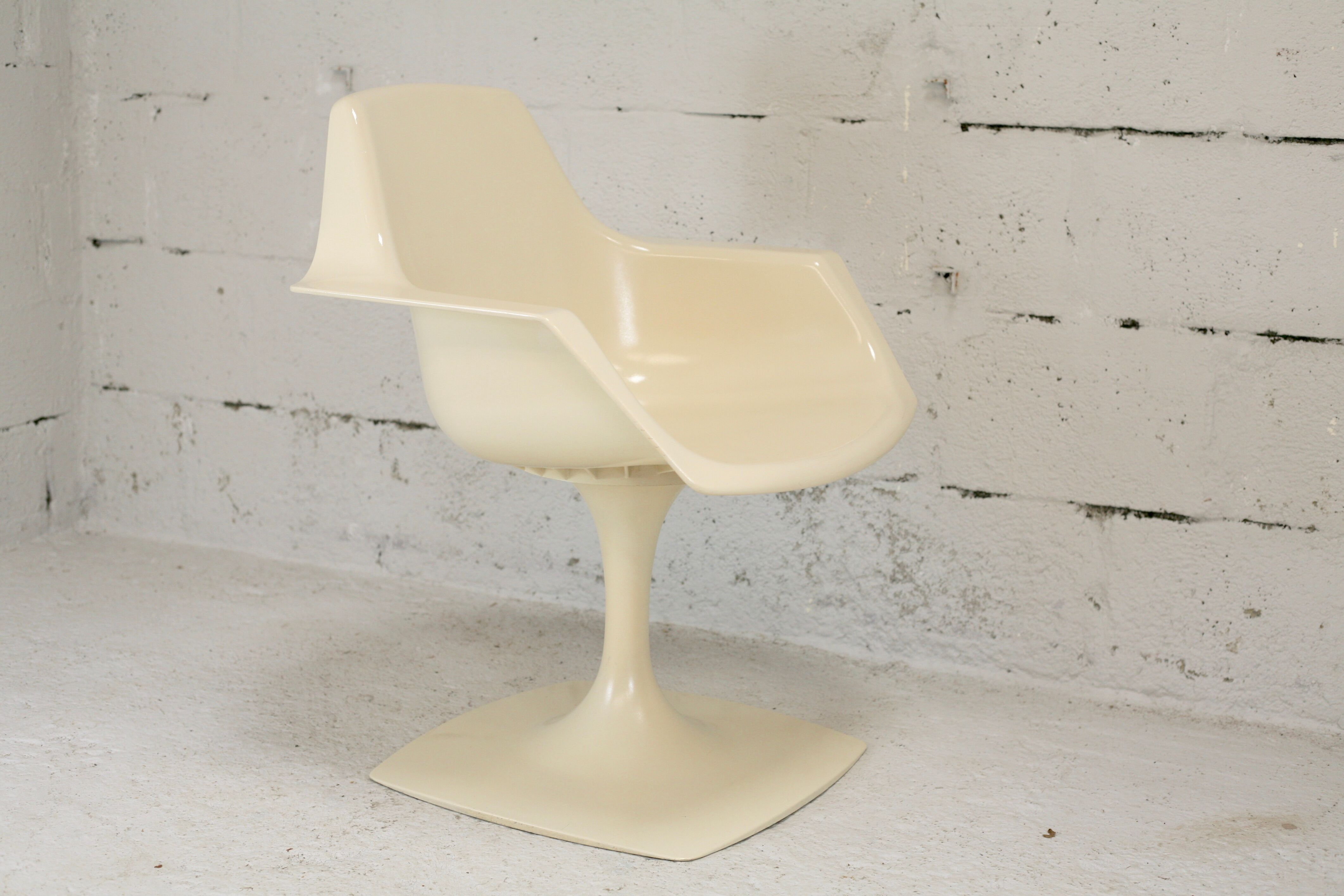 Armchair by Orlowski, resin, France, cira 1970, Stamp.