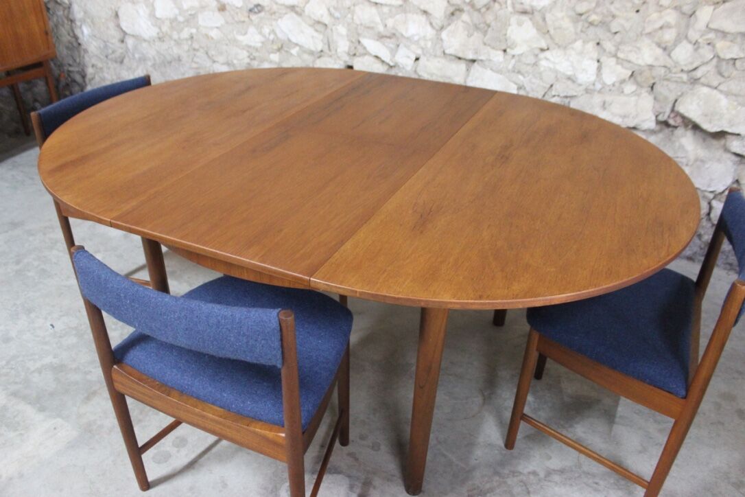 Set dining table 4 chairs by publisher McIntosh