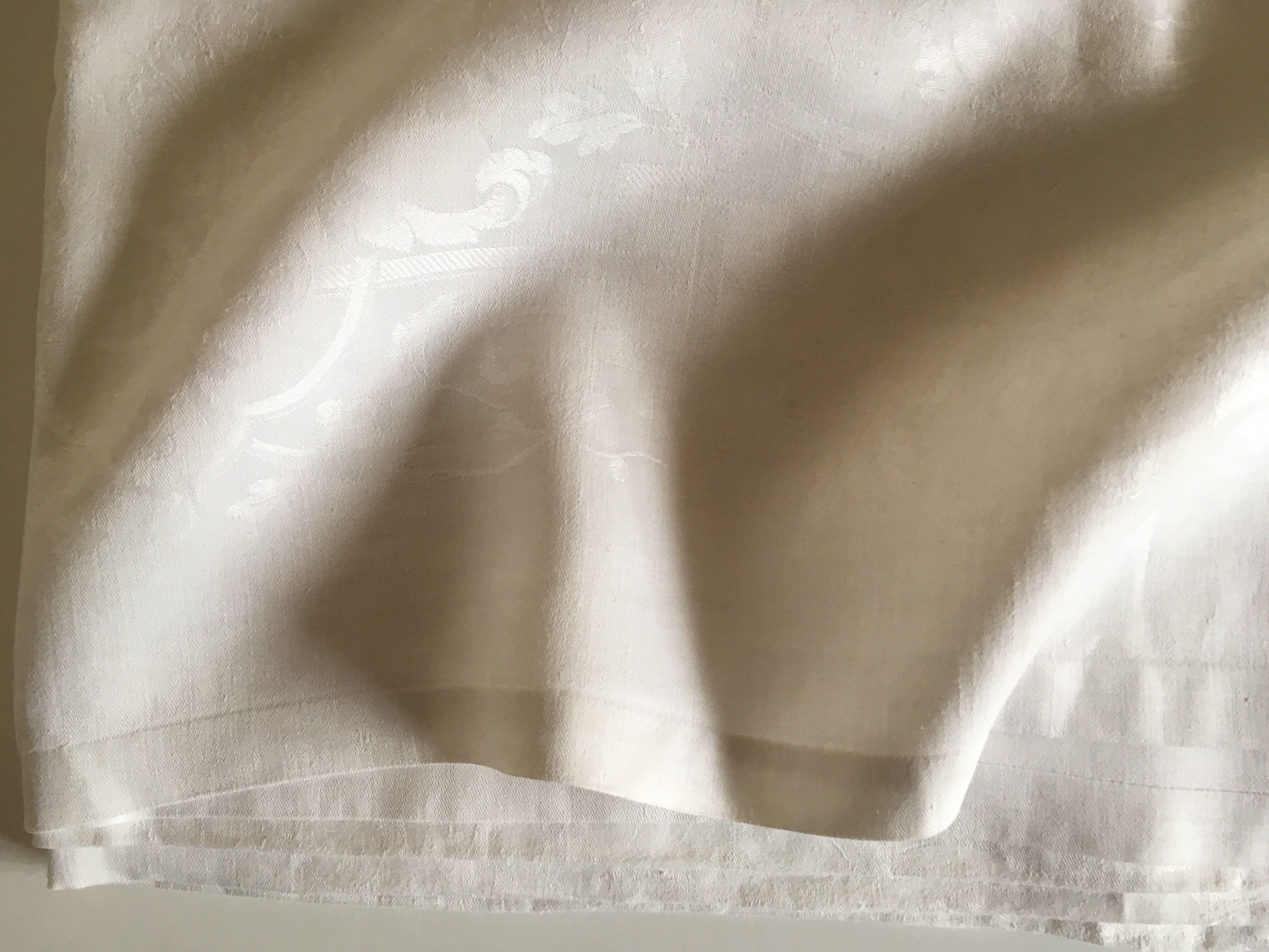 Silky linen damask slick early 20th length 3m