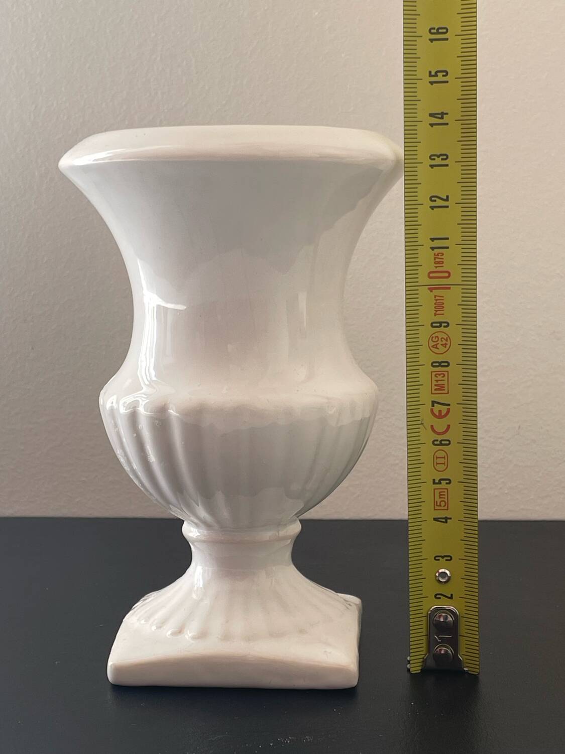 Medici white porcelain vase