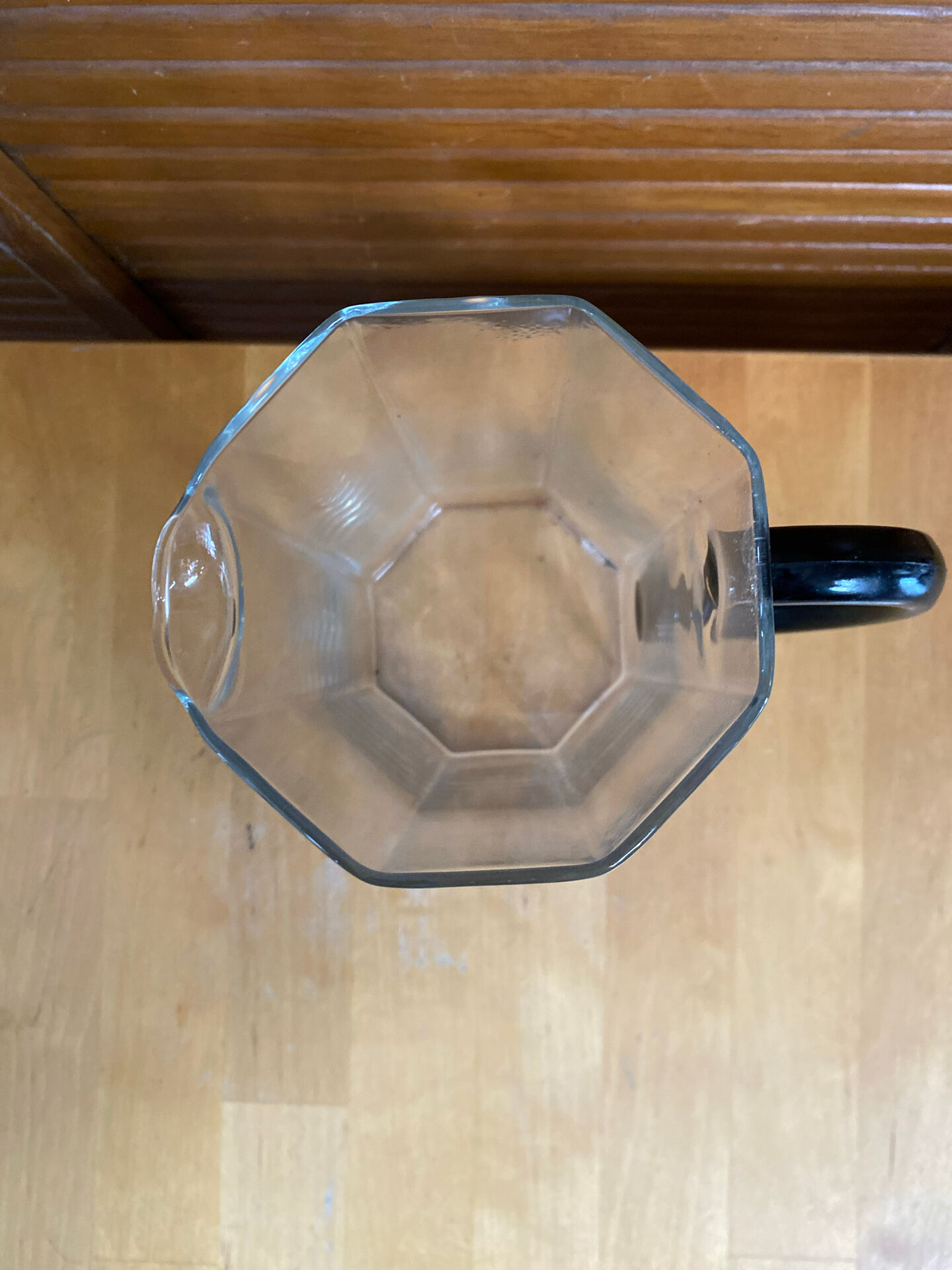 Old pichet arcoroc model octime transparent glass + black handle wine