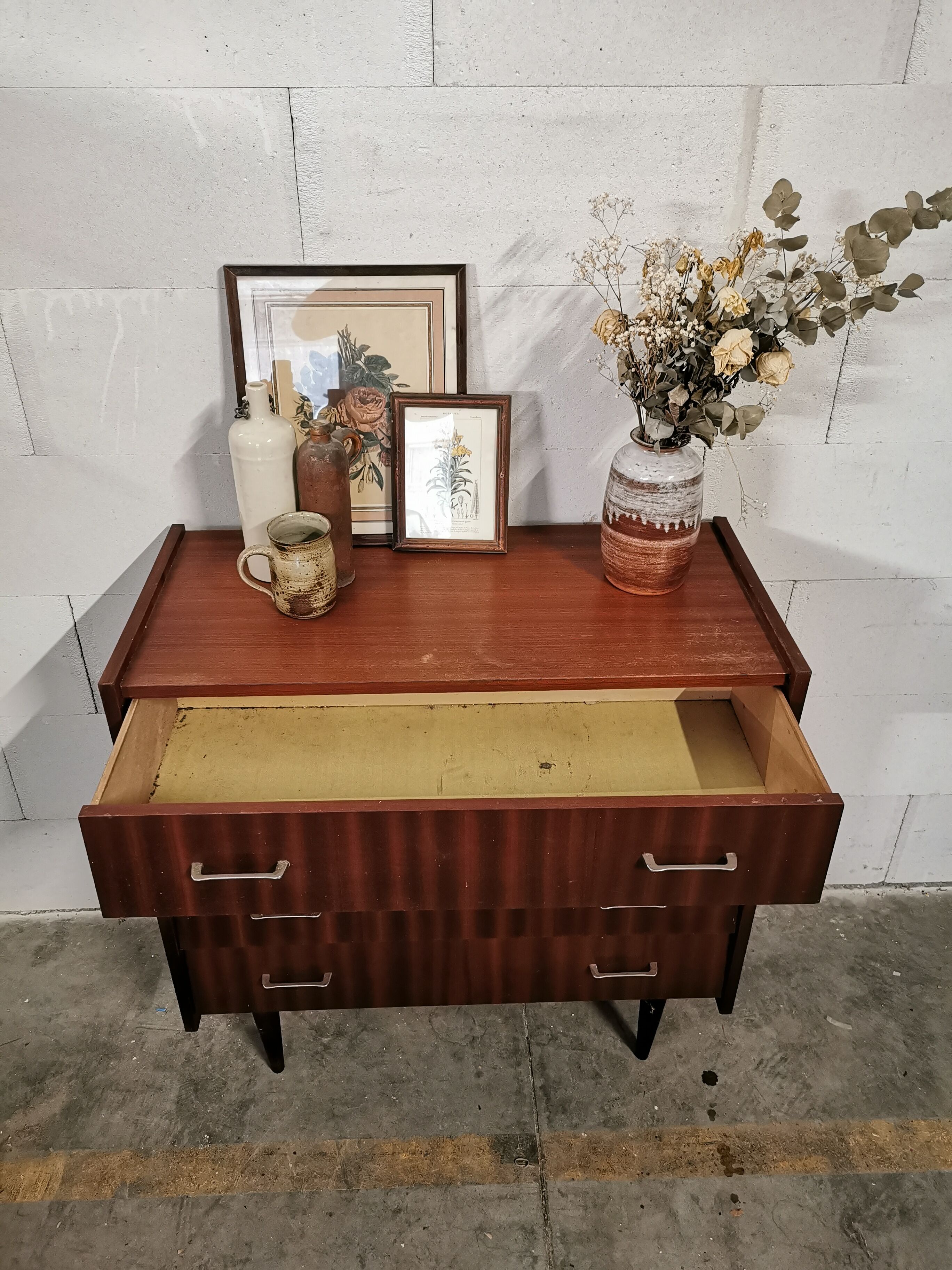 Vintage chest of drawers spindle feet