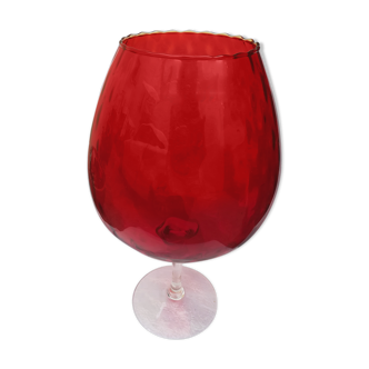 Vase en verre rouge