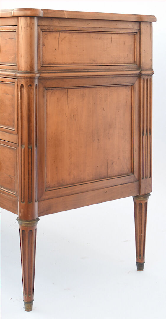 Commode de style Louis XVI