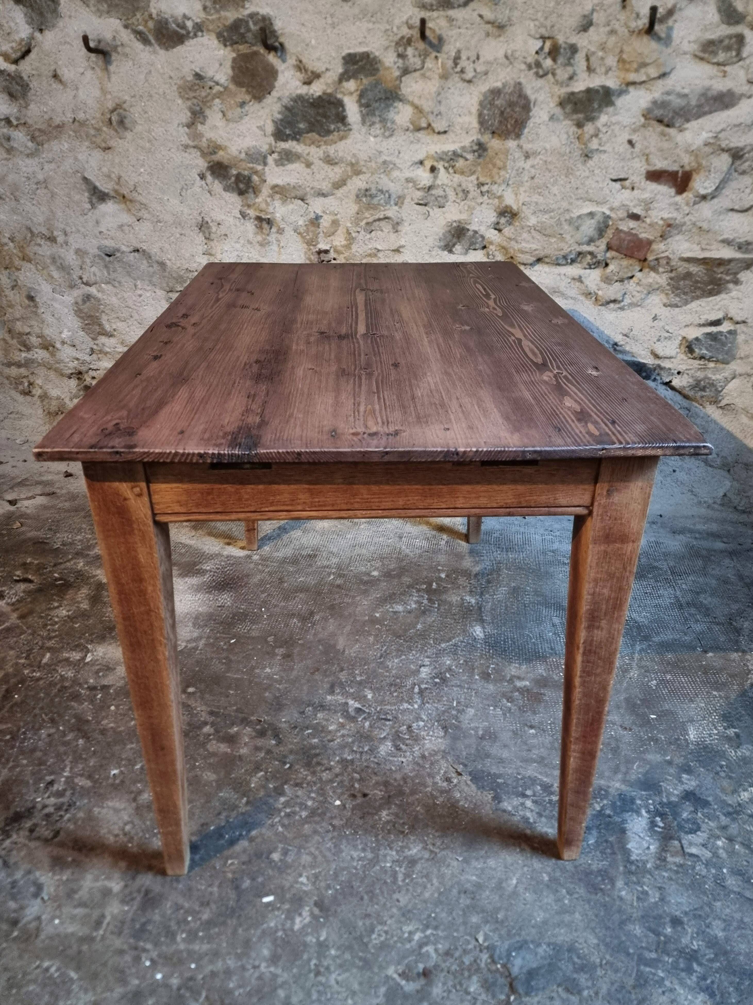 French antique table with drawer – Around 1920 – Pine top and legs.