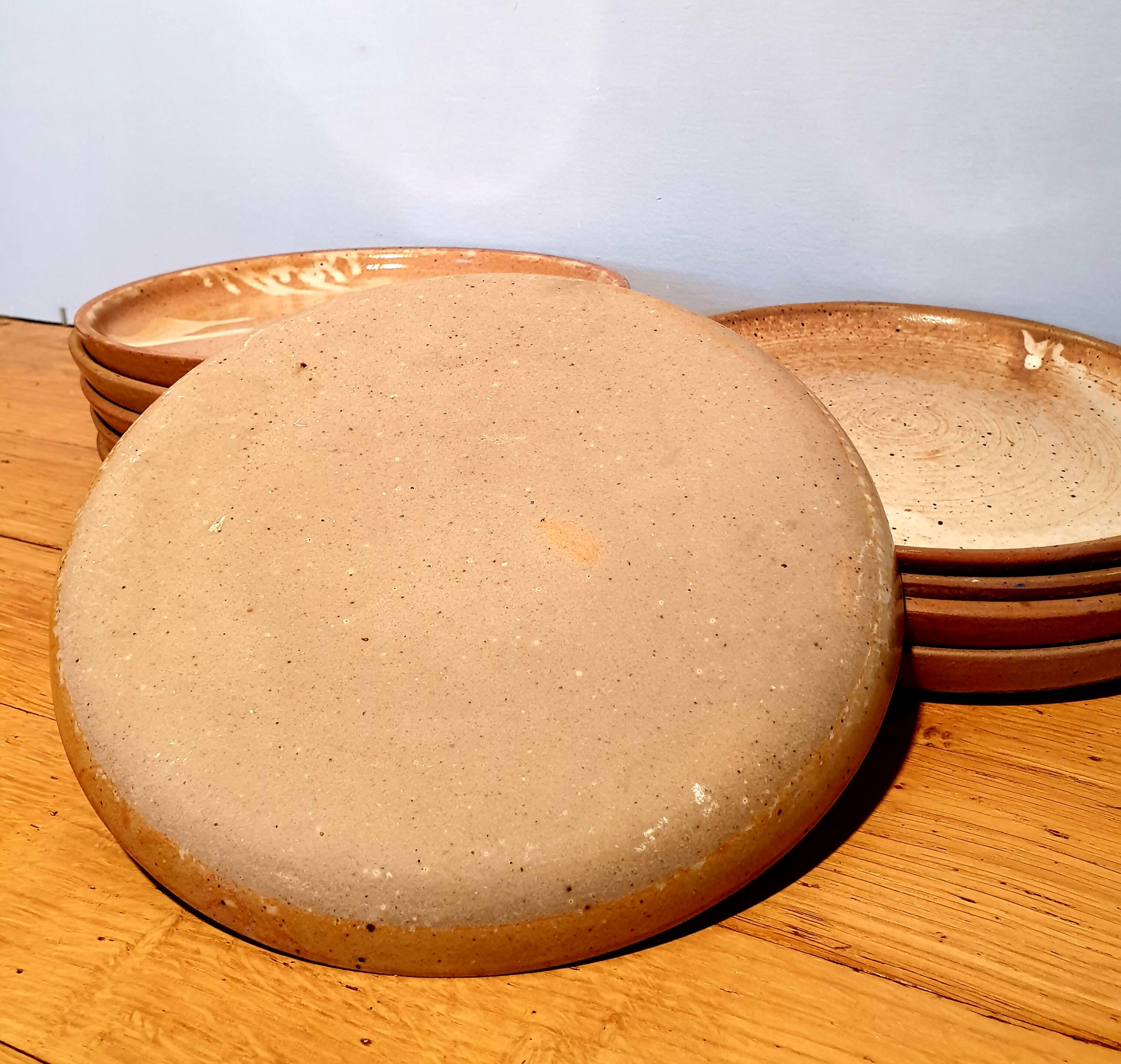 Set of 10 flat plates potter's sandstone