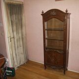 Beech display cabinet, 3 shelves, very good condition.