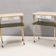 Paire de tables de nuit laquées blanches avec plateaux en marbre et étagères en verre, Italie