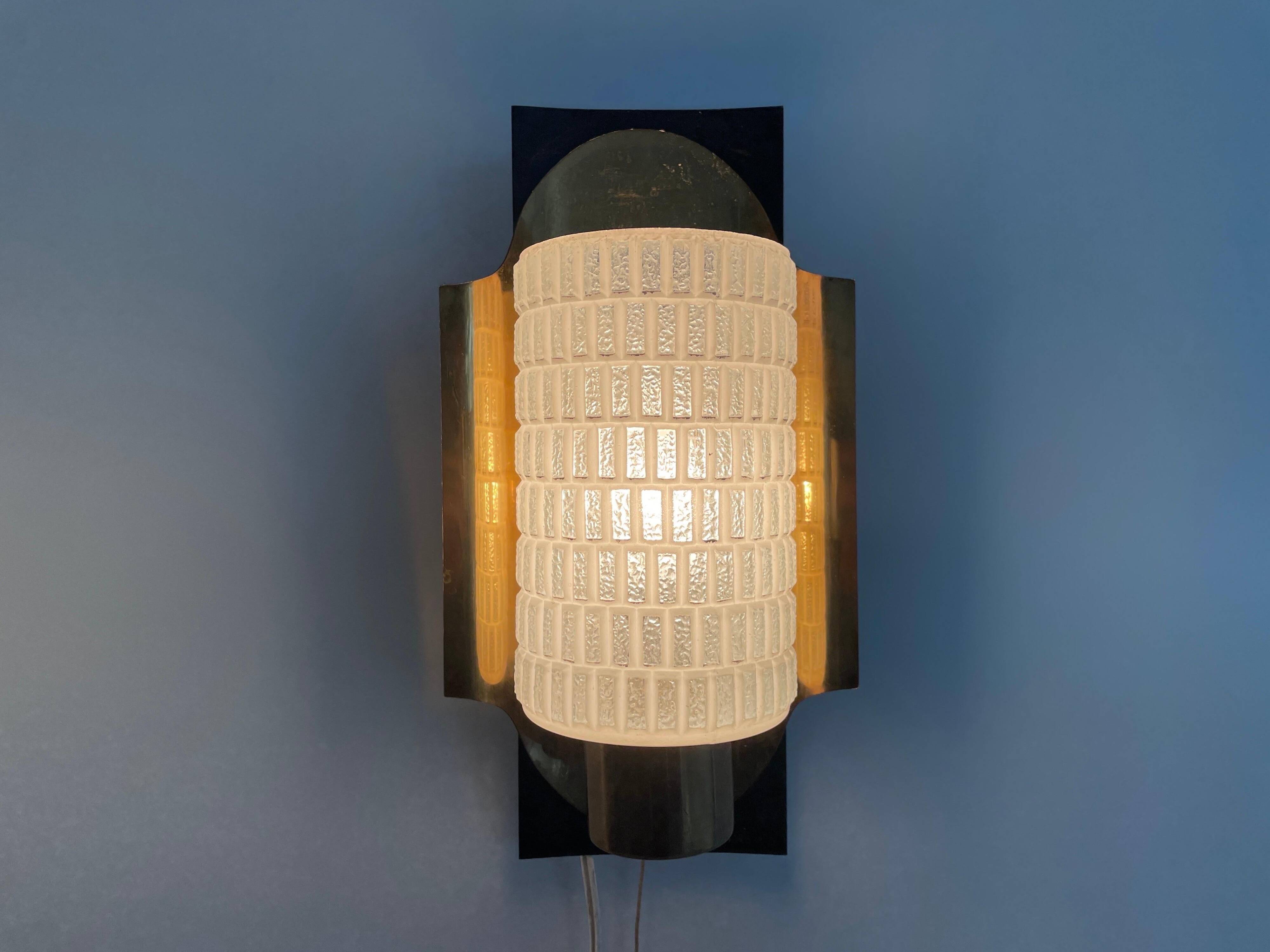 Mid-century pair of wall sconces in textured glass and brass, 1950s, Germany.