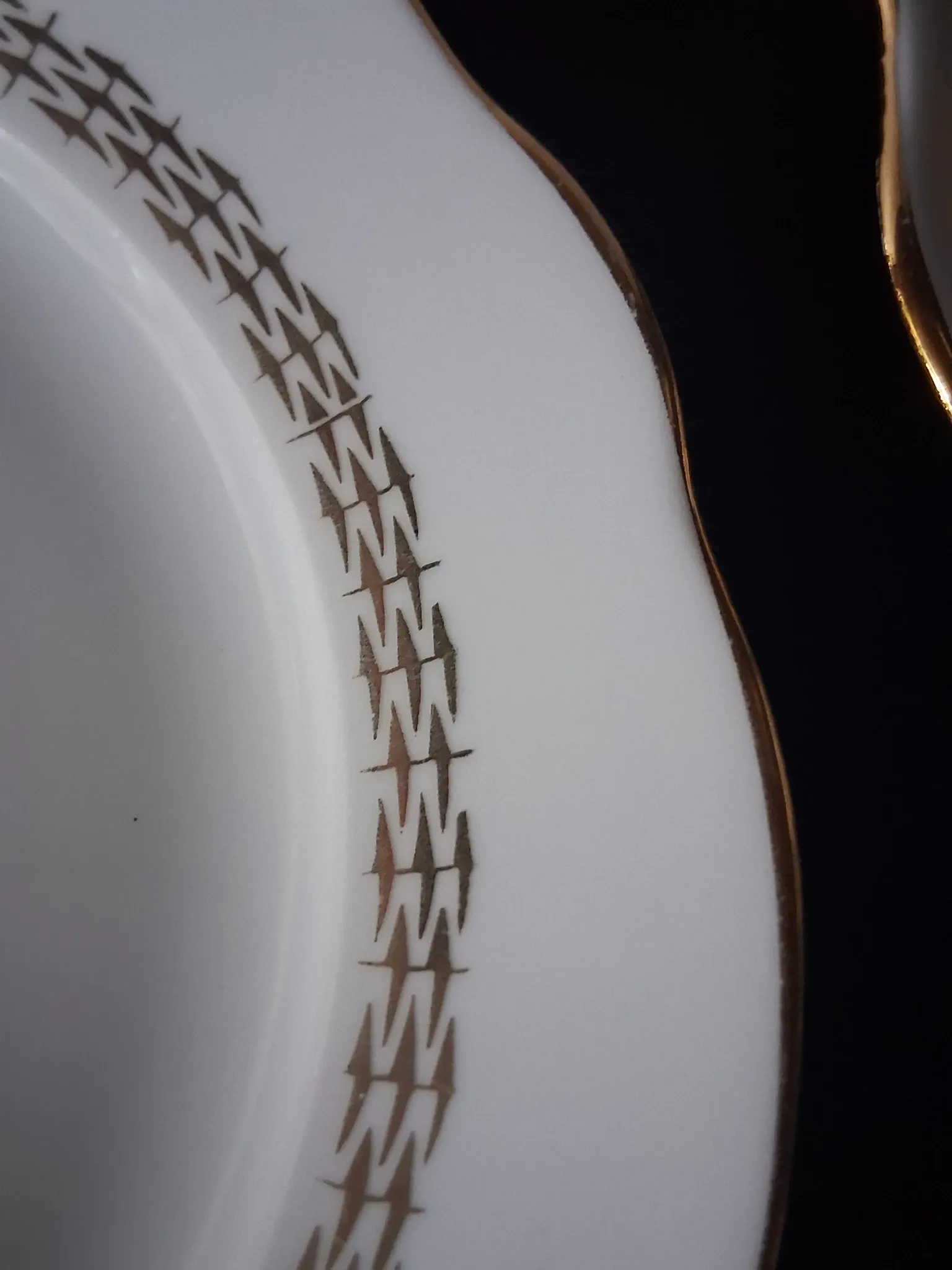 6 dessert plates in porcelain from Sologne "La Motte in good condition.