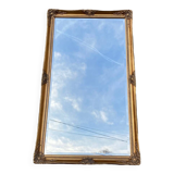 Grand miroir en bois sculpté doré