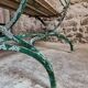 Banc de jardin pliant français ancien, pin et cadre en fer riveté