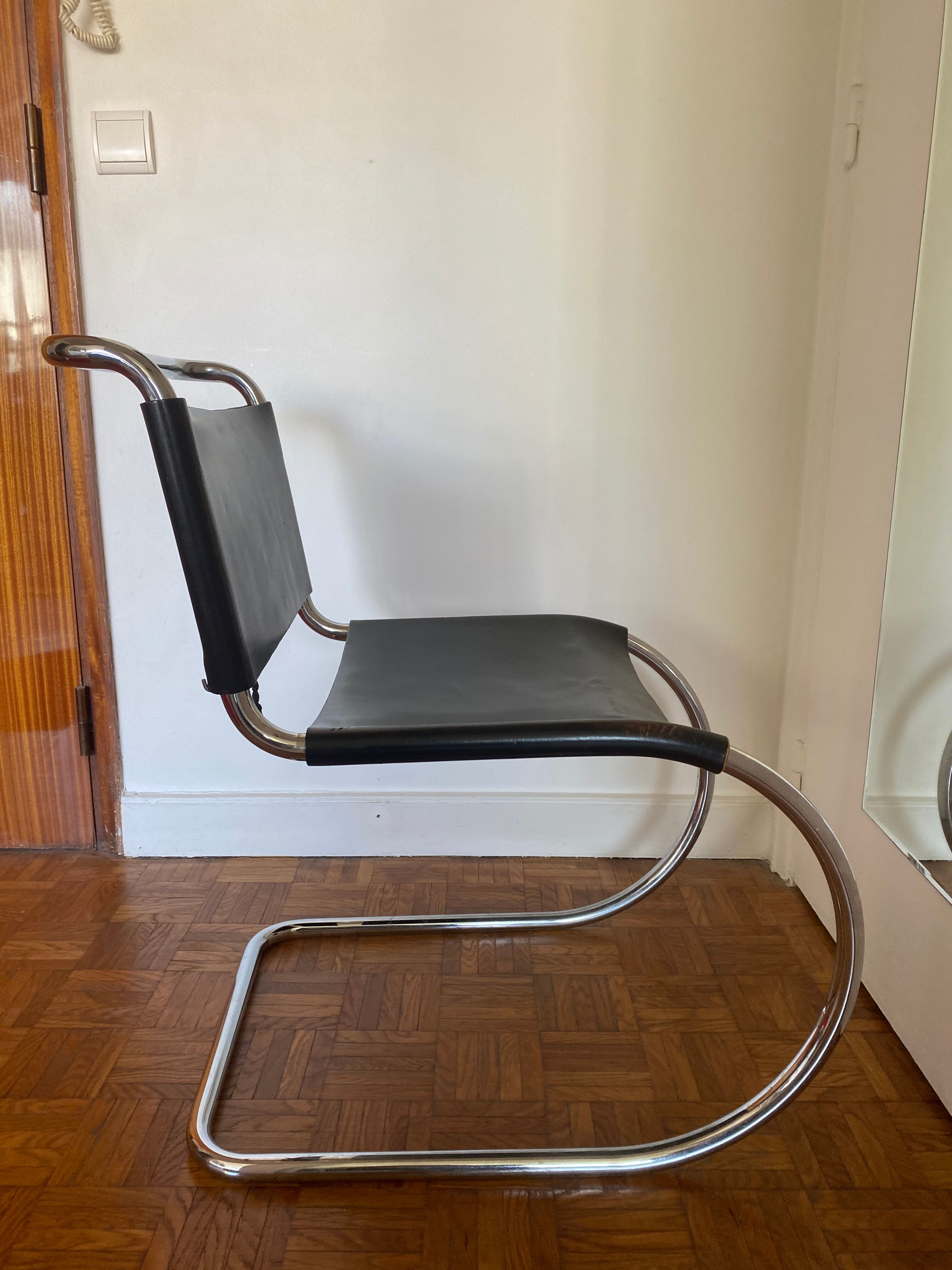 Chaise MR10 de Mies Van Der Rohe, Knoll