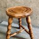 Tabouret tripode bois à entretoise vintage