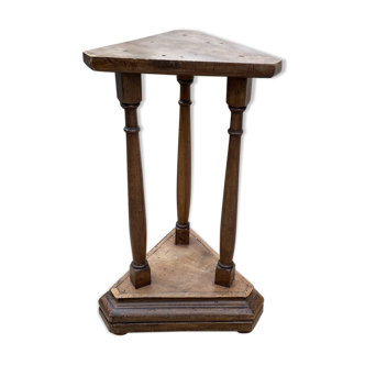 Sellette column triangular presentation wood