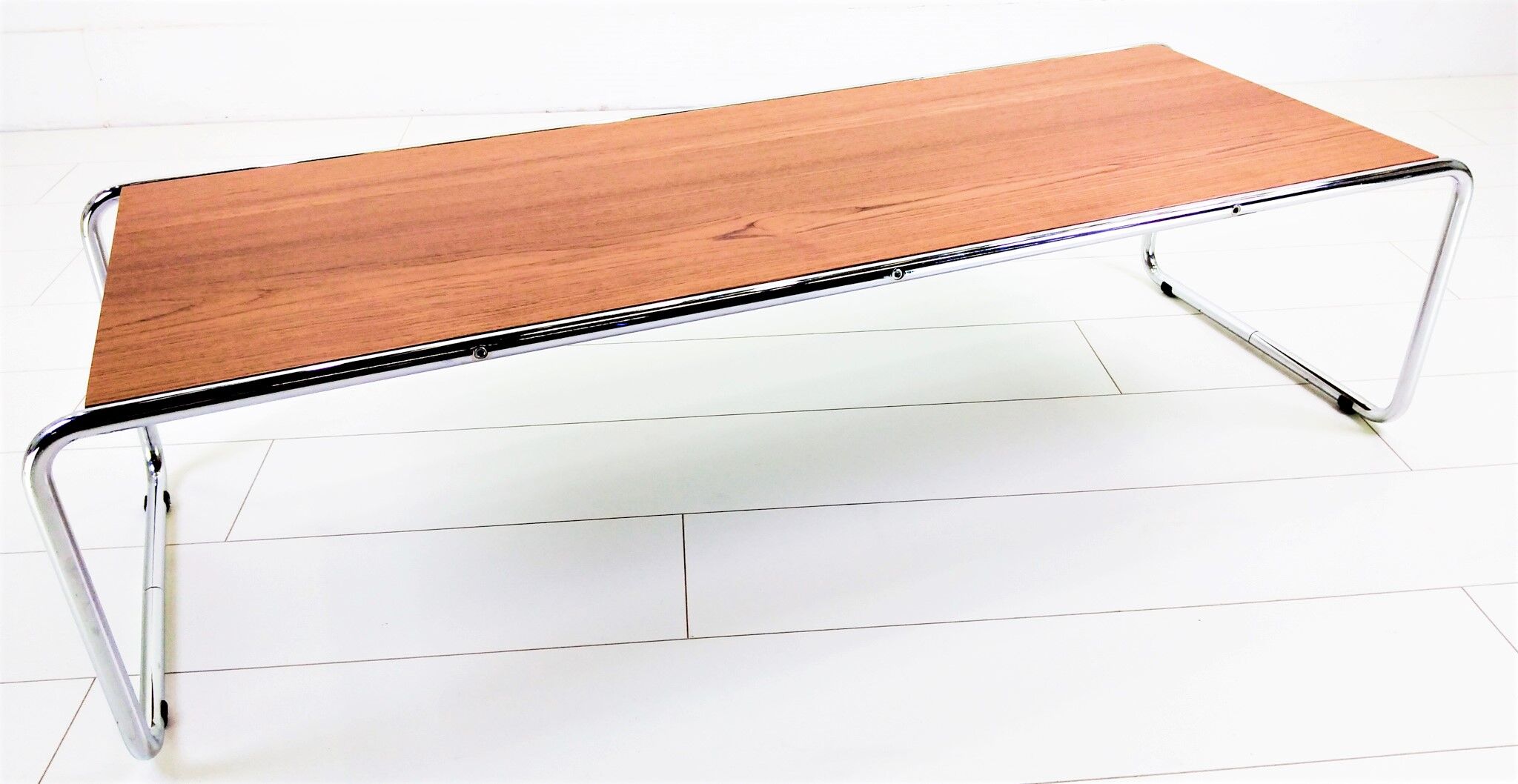 Table  "Laccio"  de Marcel Breuer pour Knoll Studio