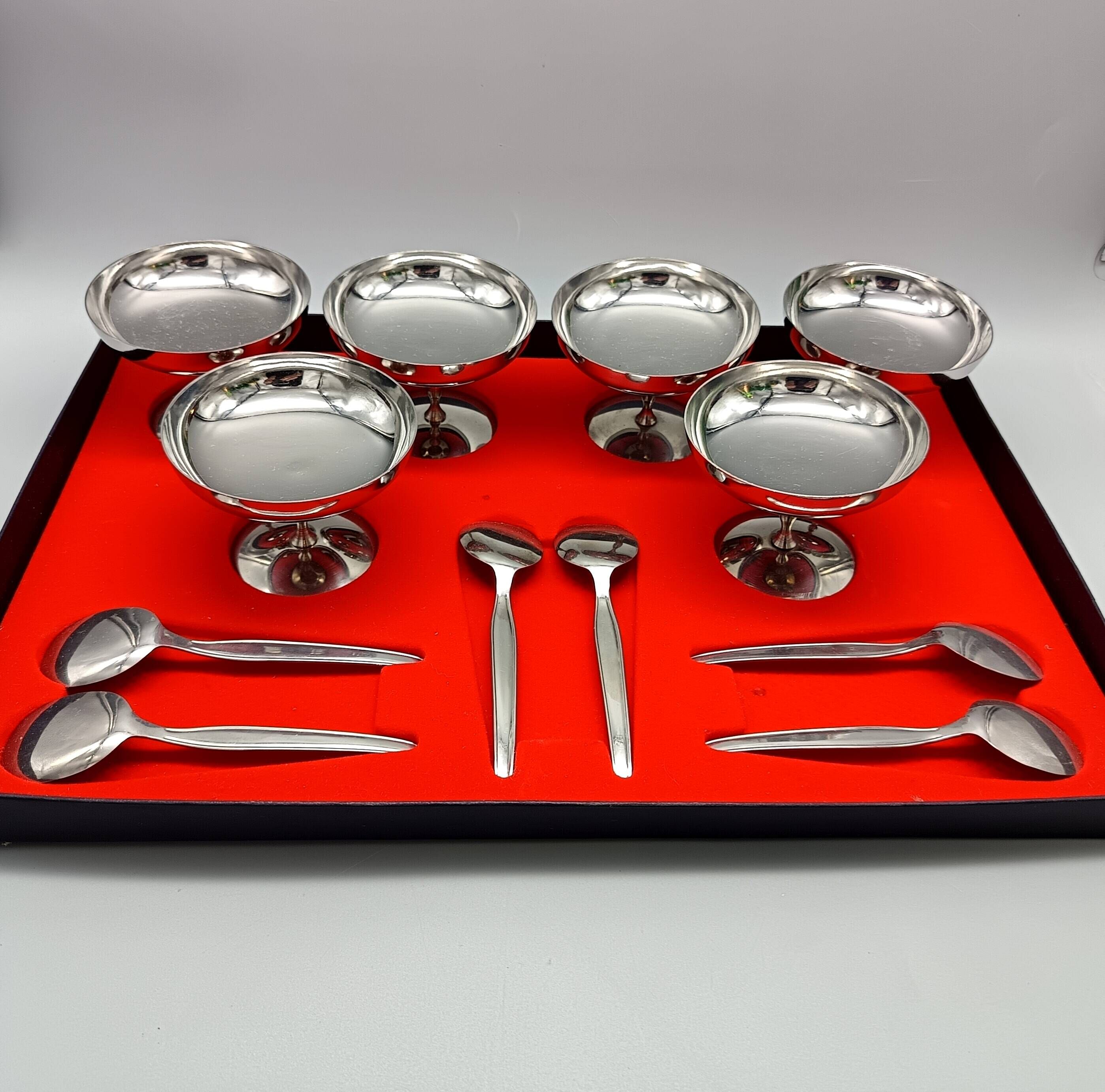 6 stainless steel ice cream cups and spoons, French, stainless steel bowl