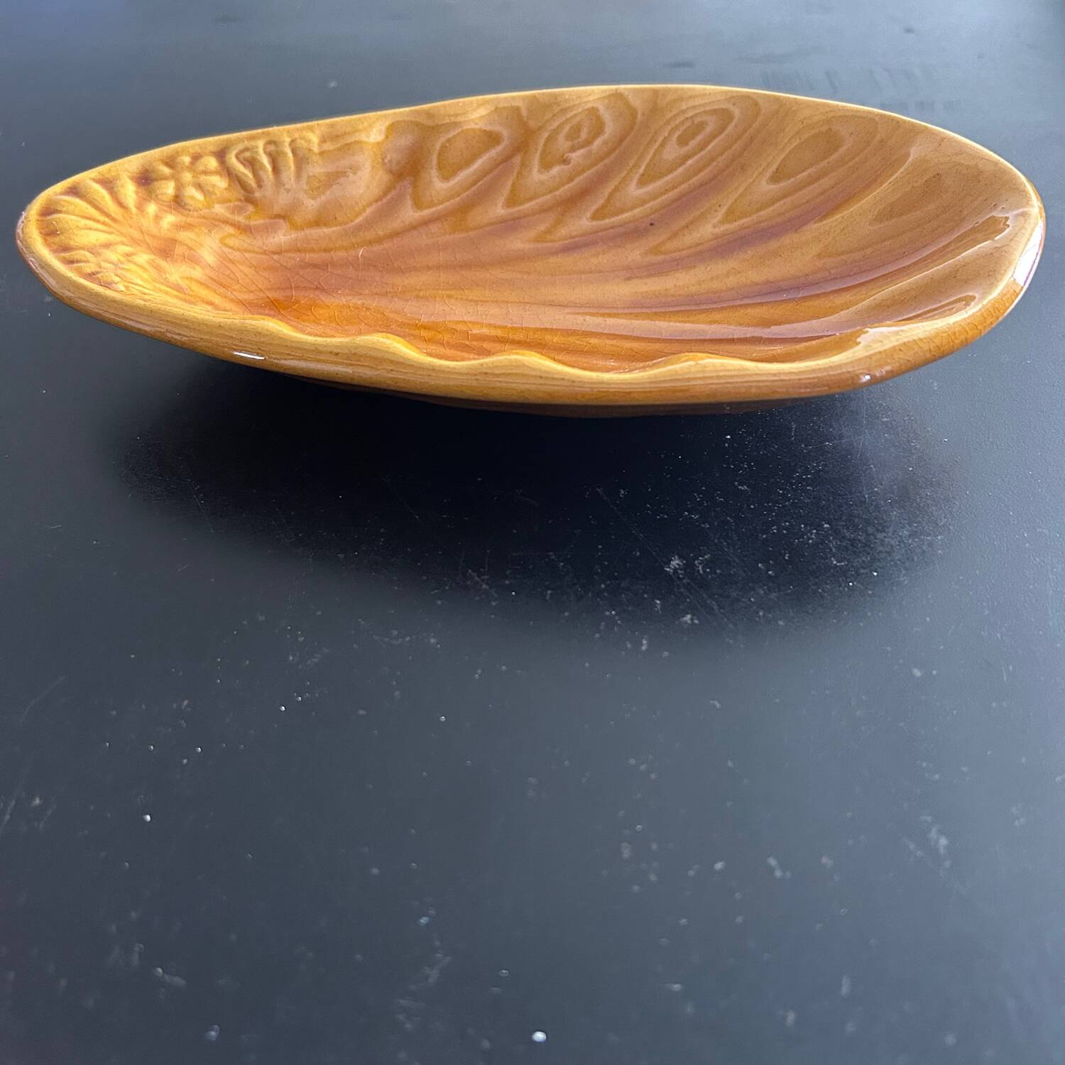 Provençal yellow shell emptier