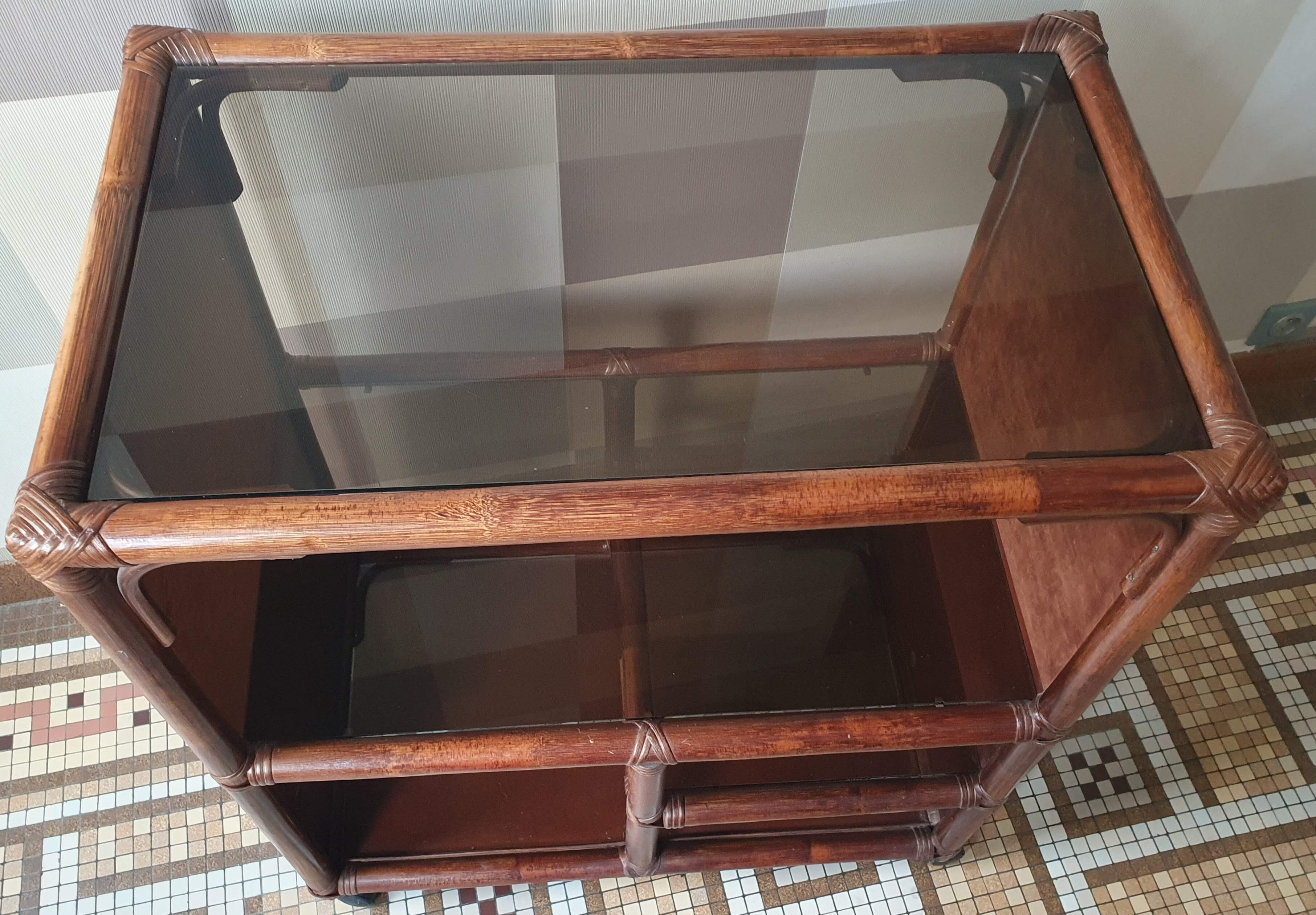 Meuble d’appoint en bambou et rotin