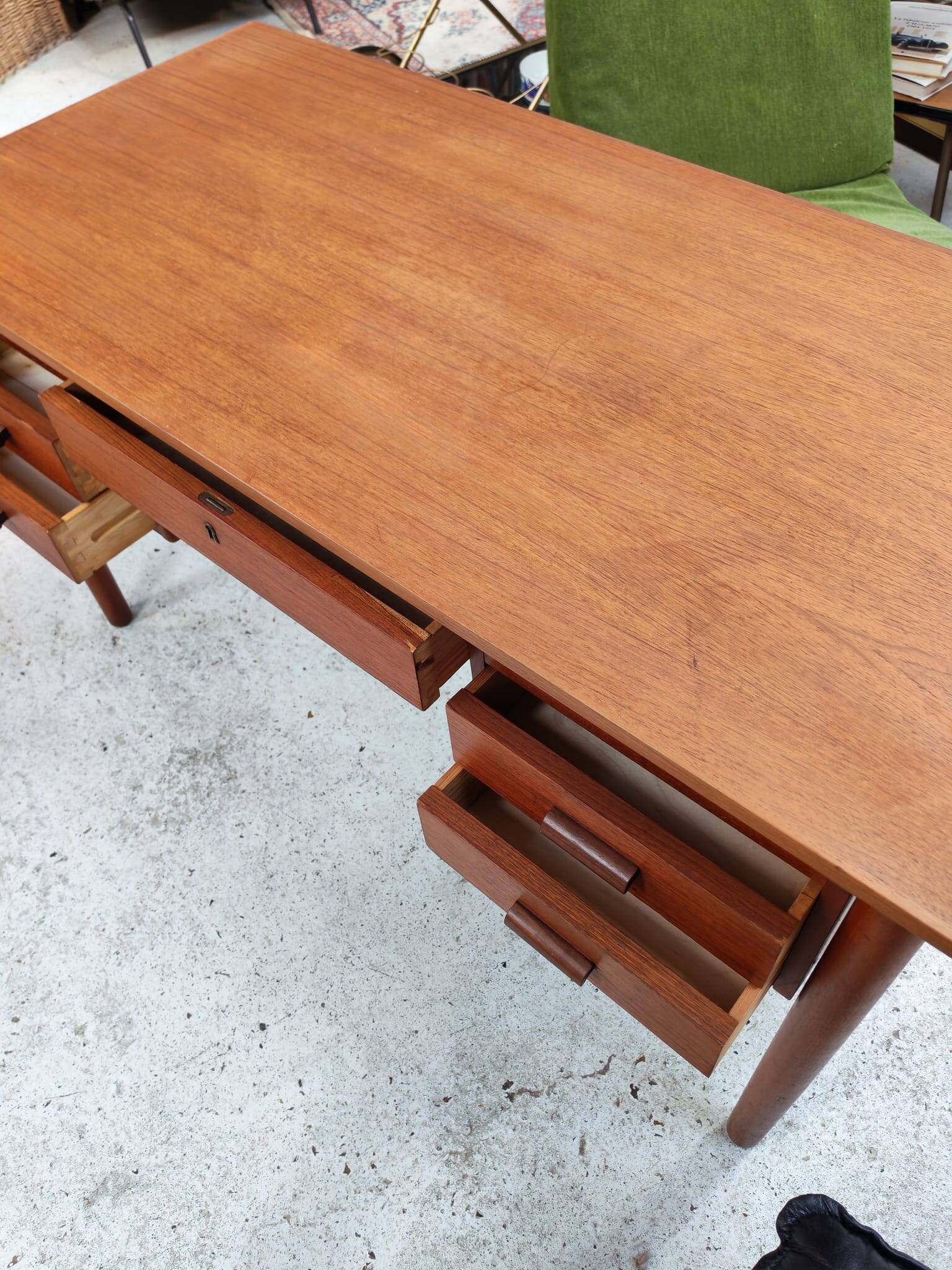 Bureau moderniste vintage style scandinave années 60