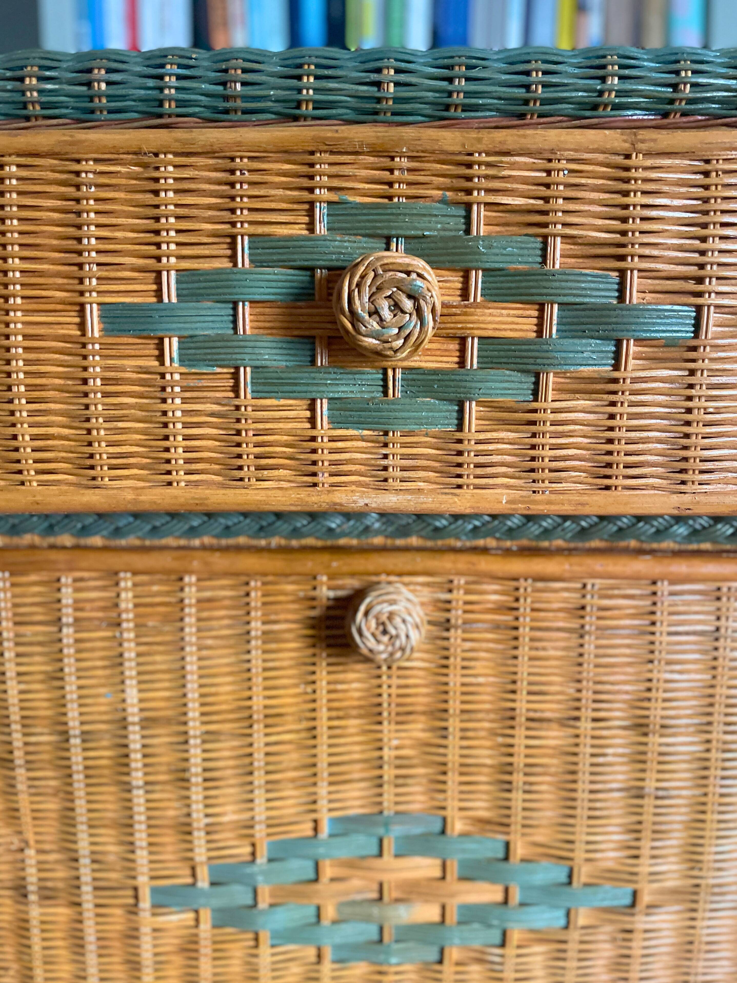 Wicker secretary cabinet