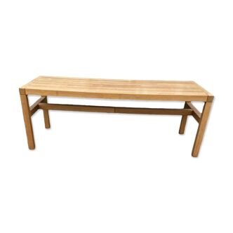Rectangular dining room table