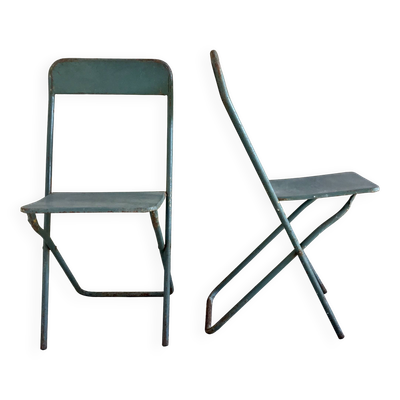 Paire de chaises pliantes en métal militaires ou industrielles mi XXe