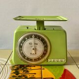Stube vintage household scale in green enameled metal - Force 10