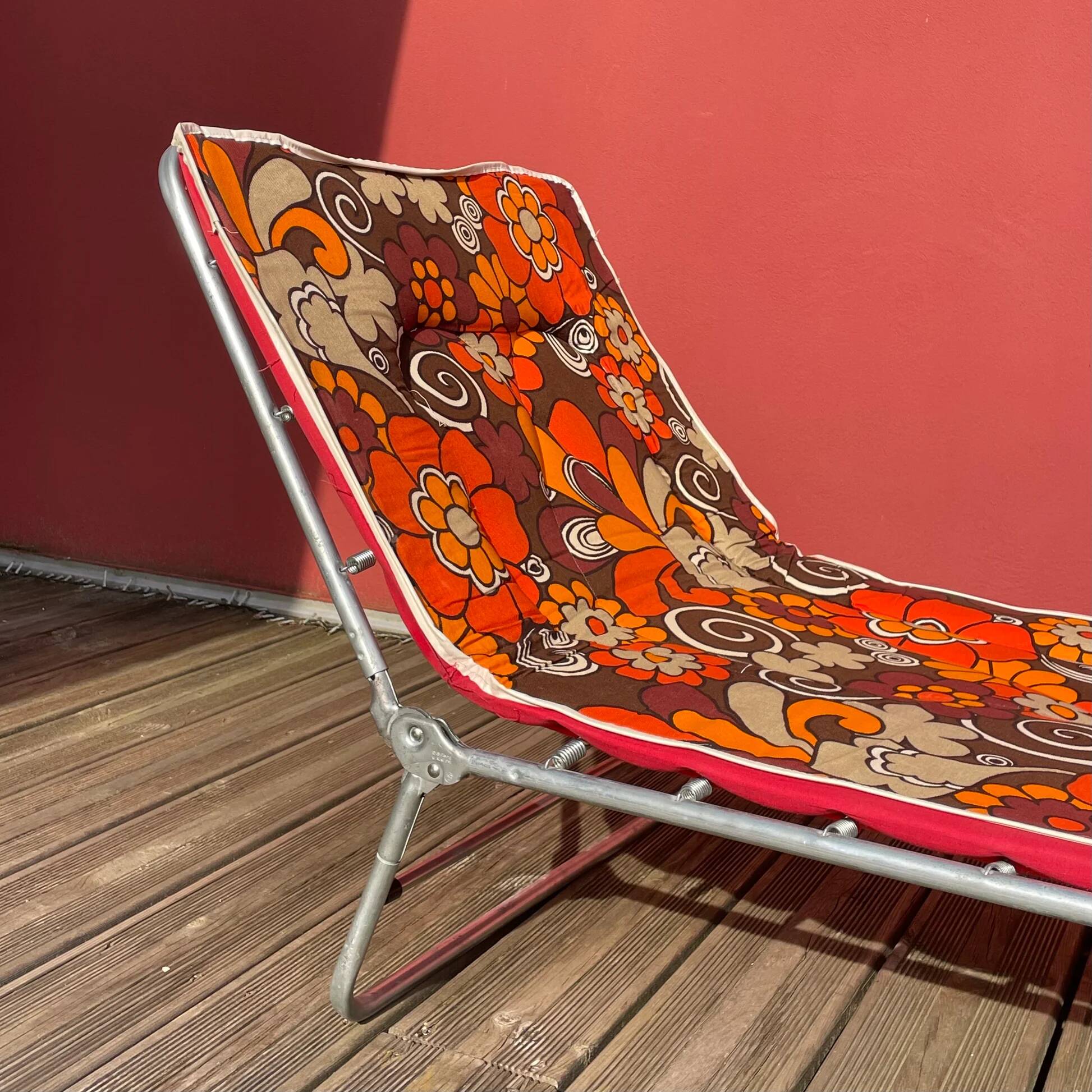 Vintage floral camp bed