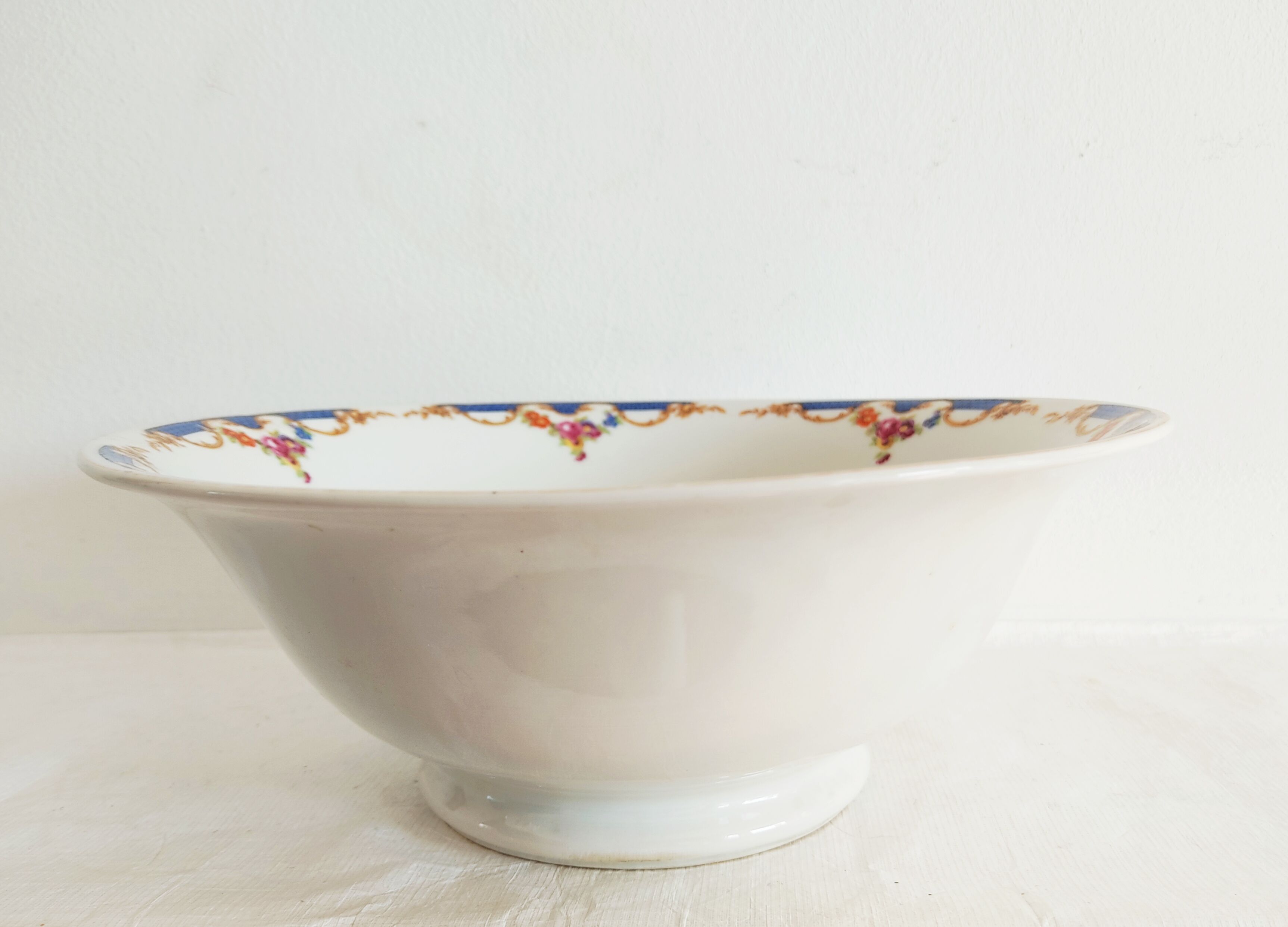 Porcelain Langenthal Switzerland Soupière, Cut on foot and bowl