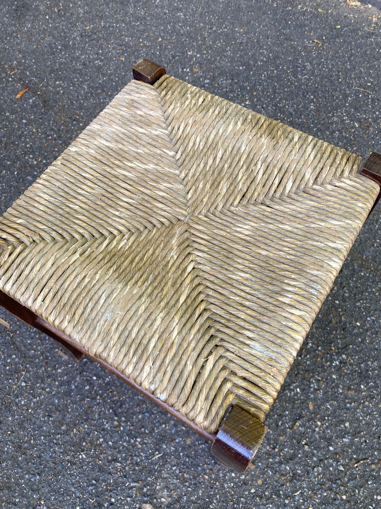 Solid wood straw stool in Louis XV style