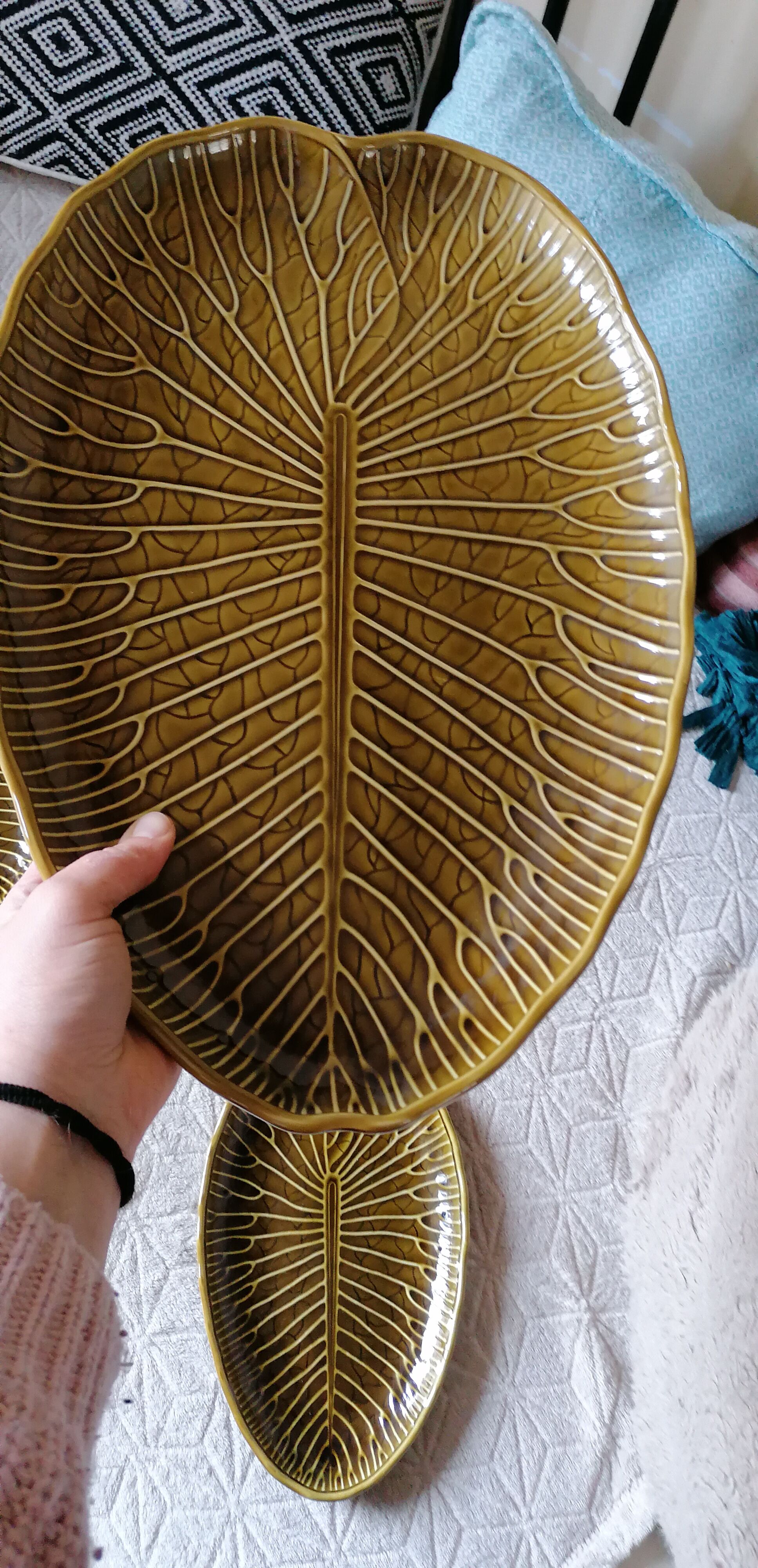 Trio of enamelled ceramic dishes, Gien, water lily leaf shape, vintage 60s