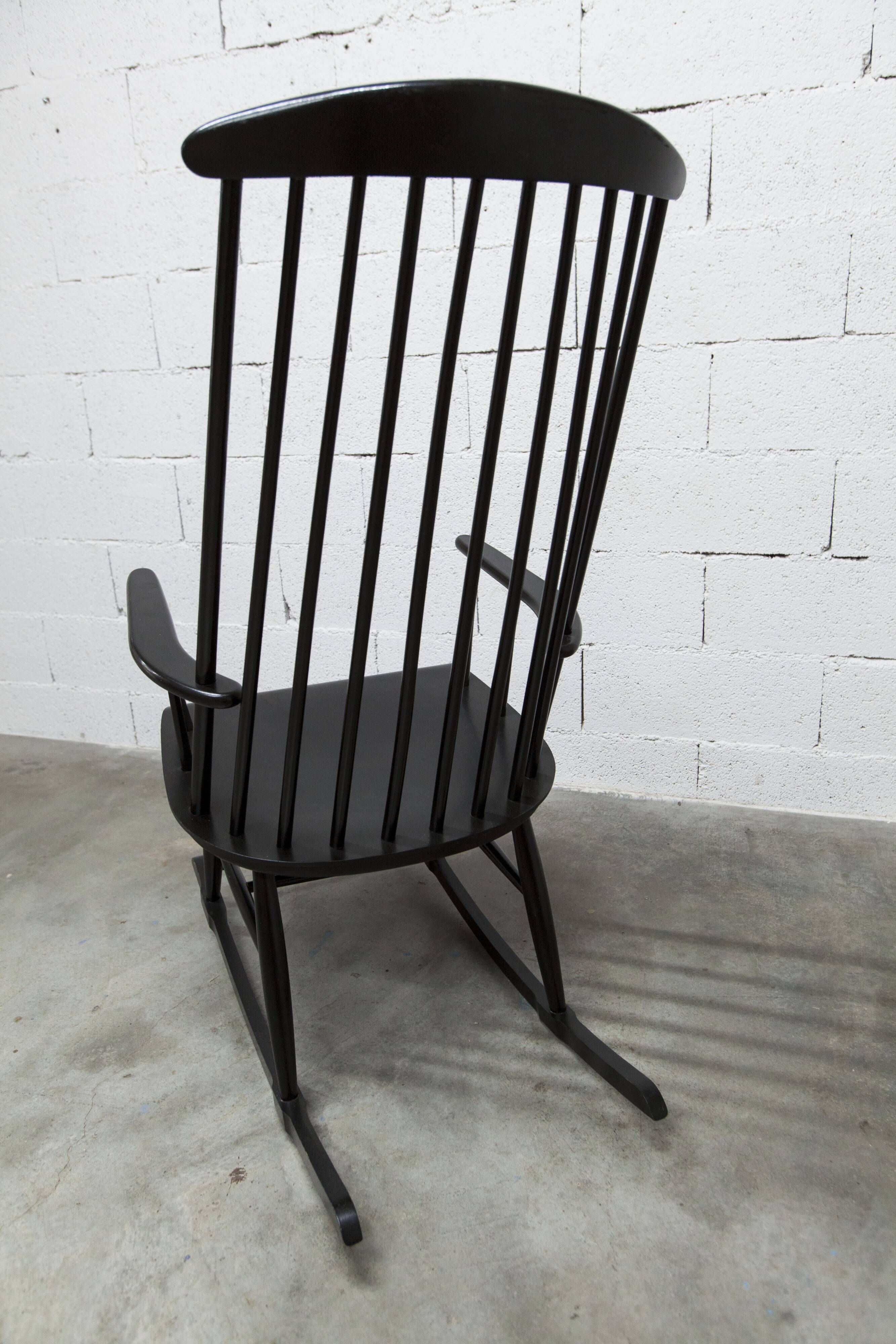 Scandinavian style rocking chair Tapiovaara 1960 in very good condition.