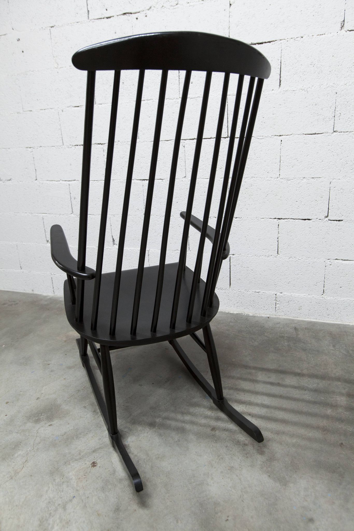 Scandinavian style rocking chair Tapiovaara 1960 in very good condition.