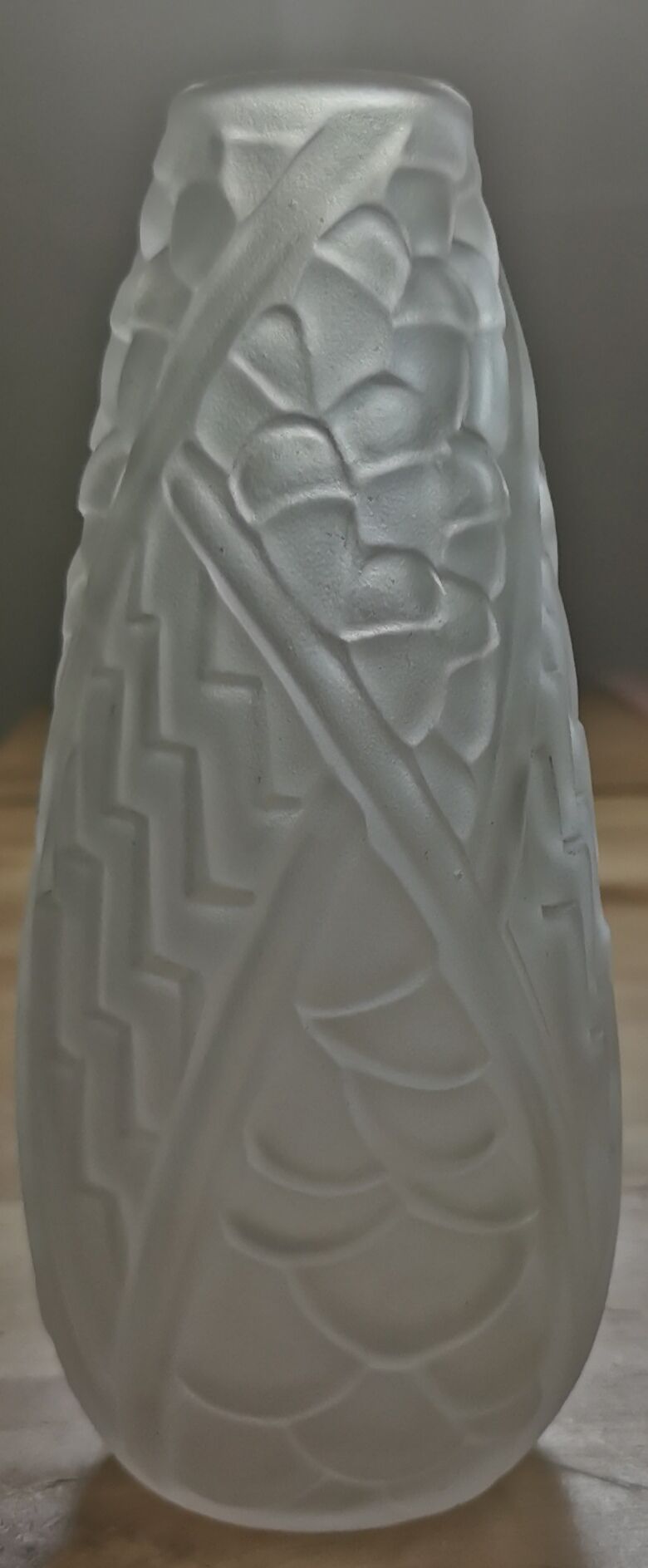 Vase art deco pressed glass