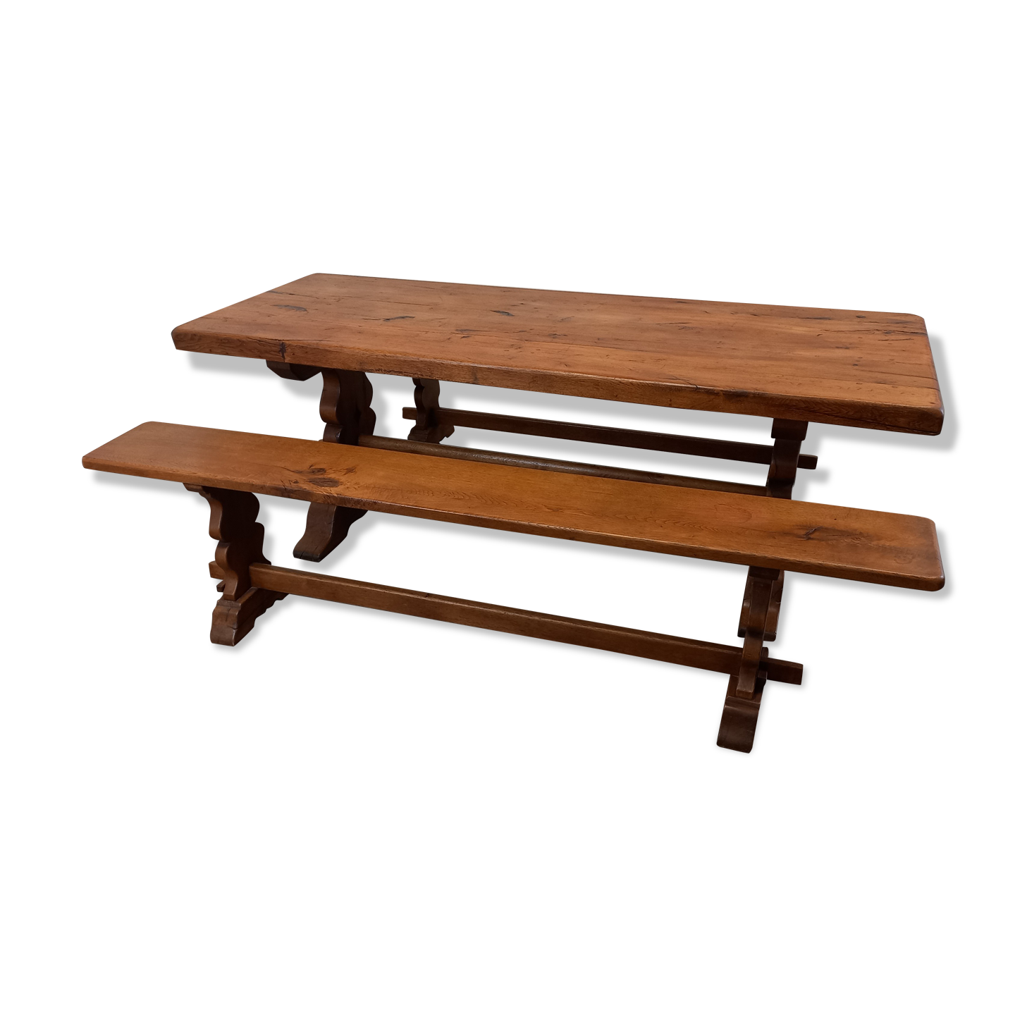 Farmhouse table and its 2 benches
