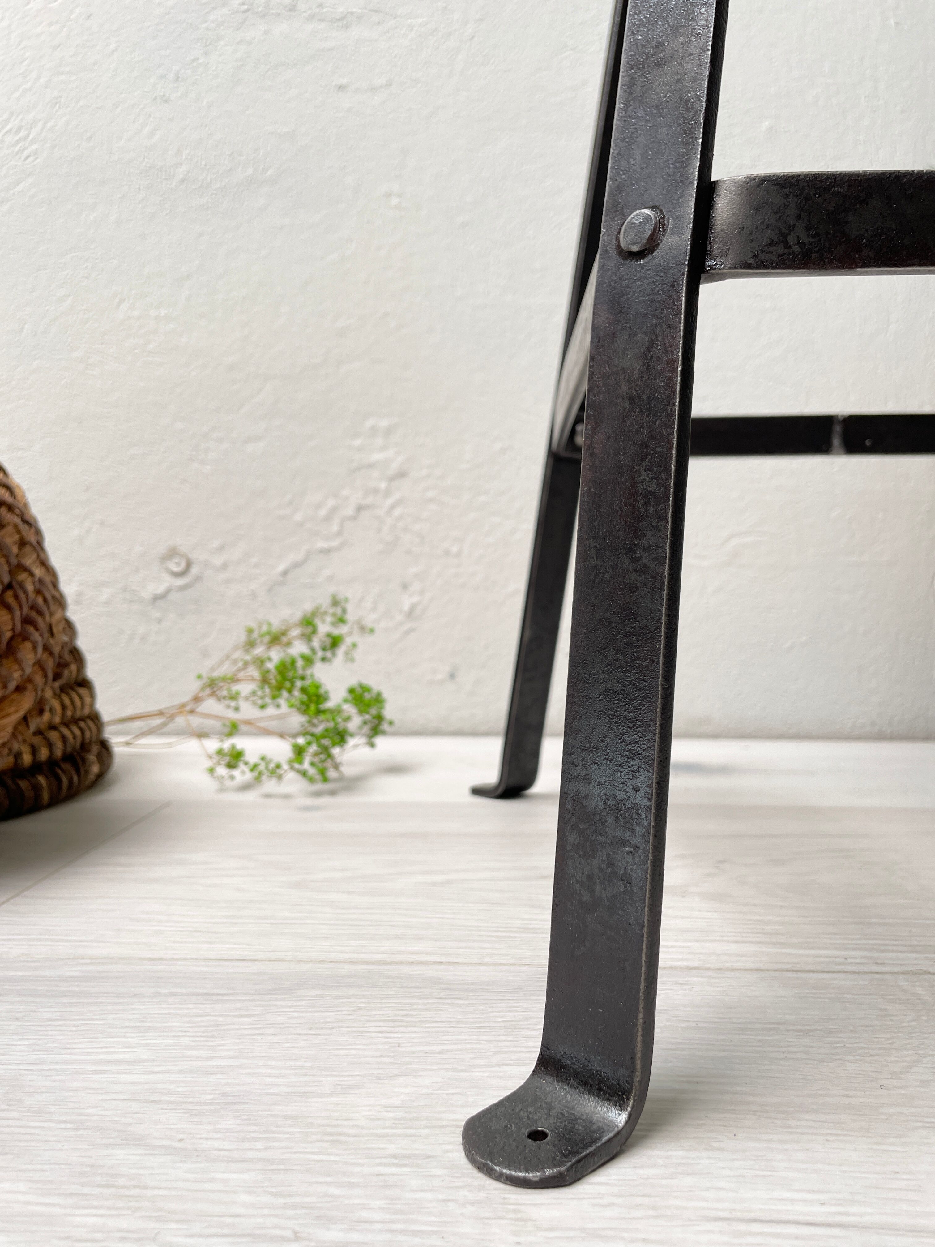 Biénaise fixed industrial workshop stool, circa 1940