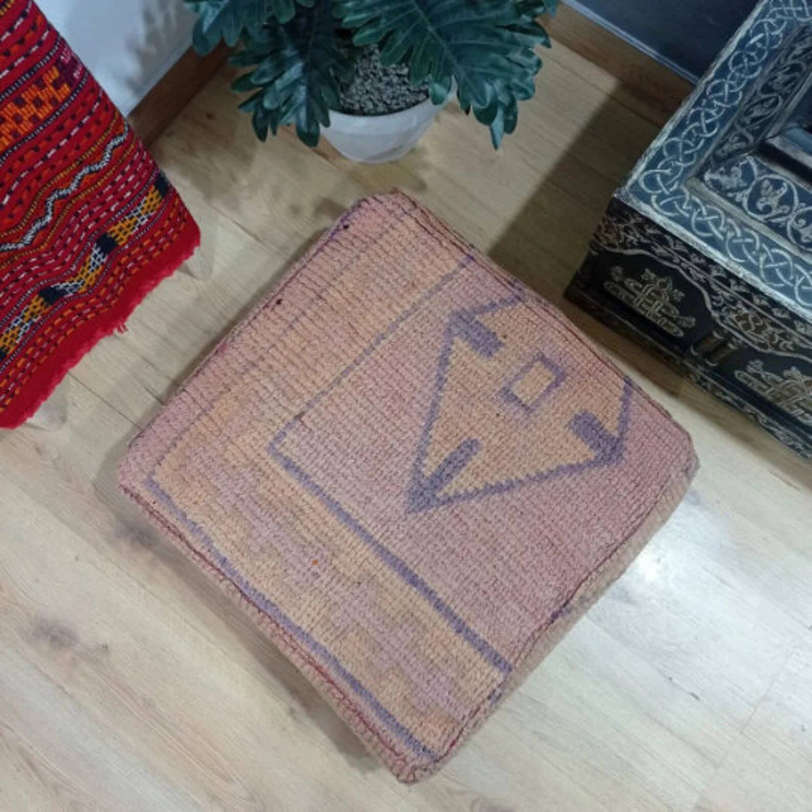 Handmade Berber pouf in wool 60 X 60 X 20 CM