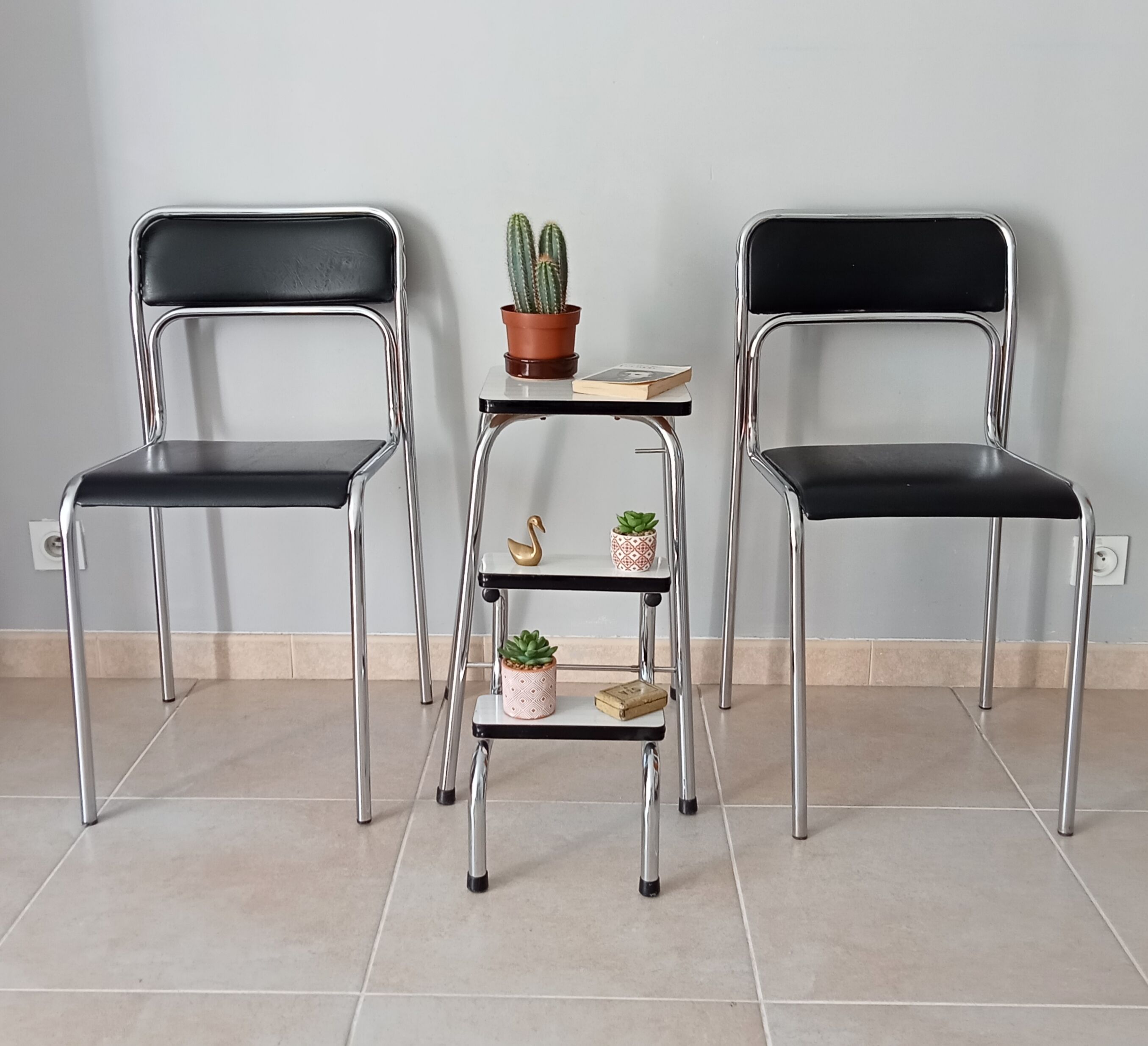 Vintage stepladder in chrome and formica 70s/80s