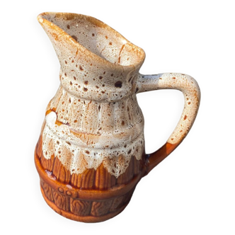 Wine pitcher