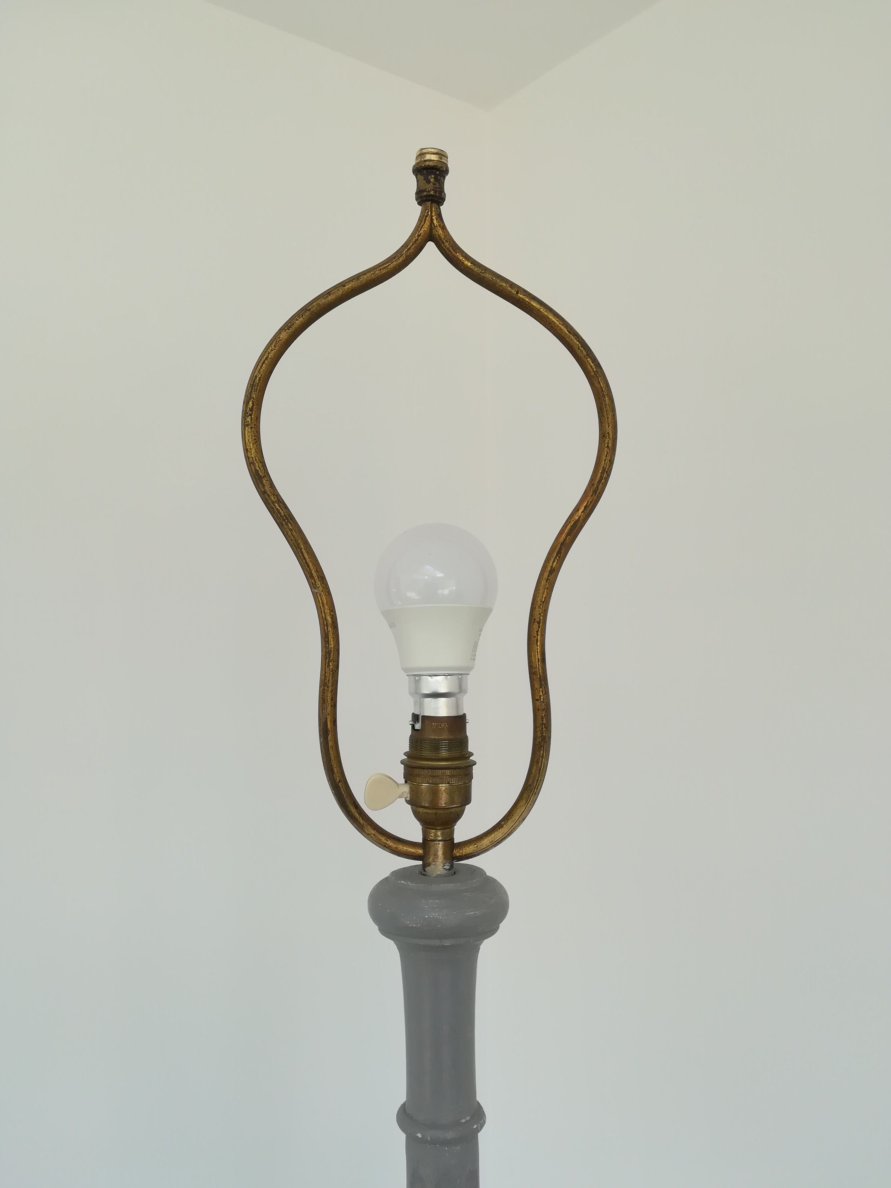 Pied de lampadaire ancien en bois
