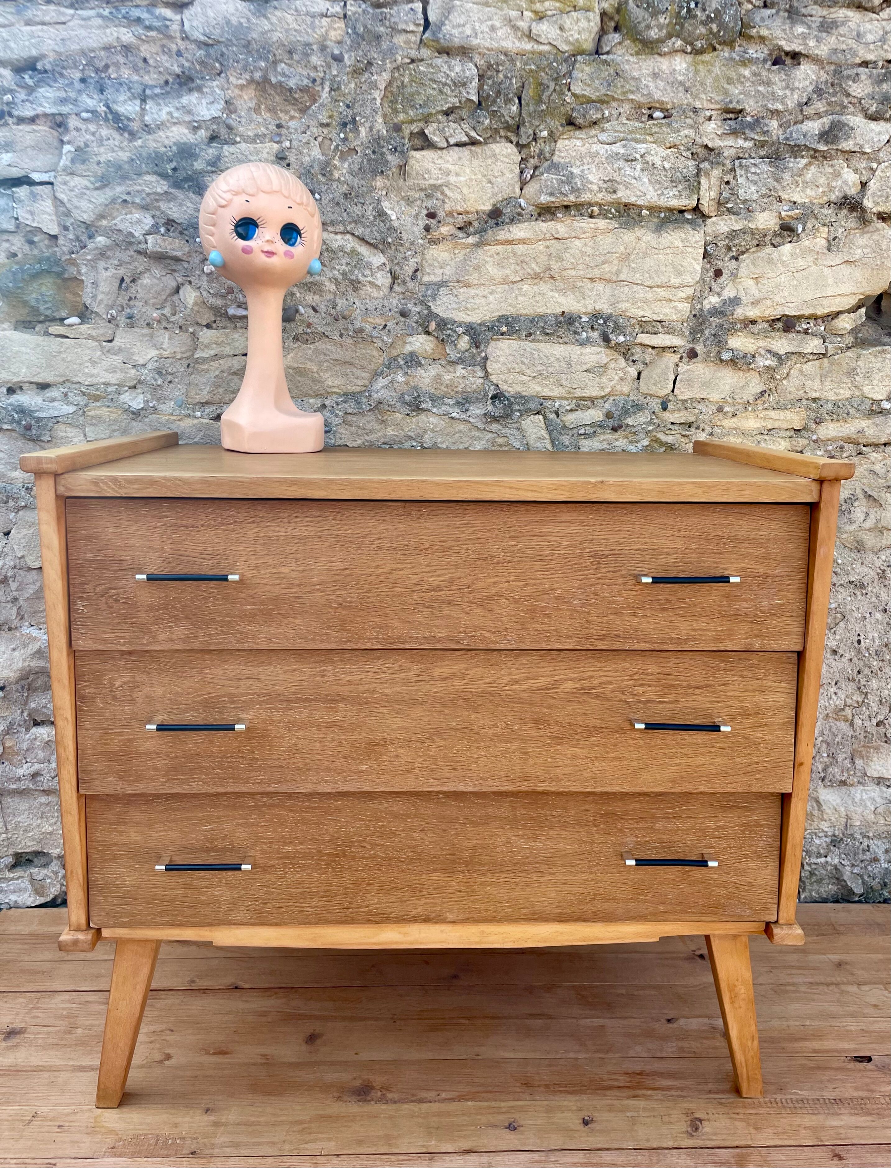 Chest of drawer compass feet