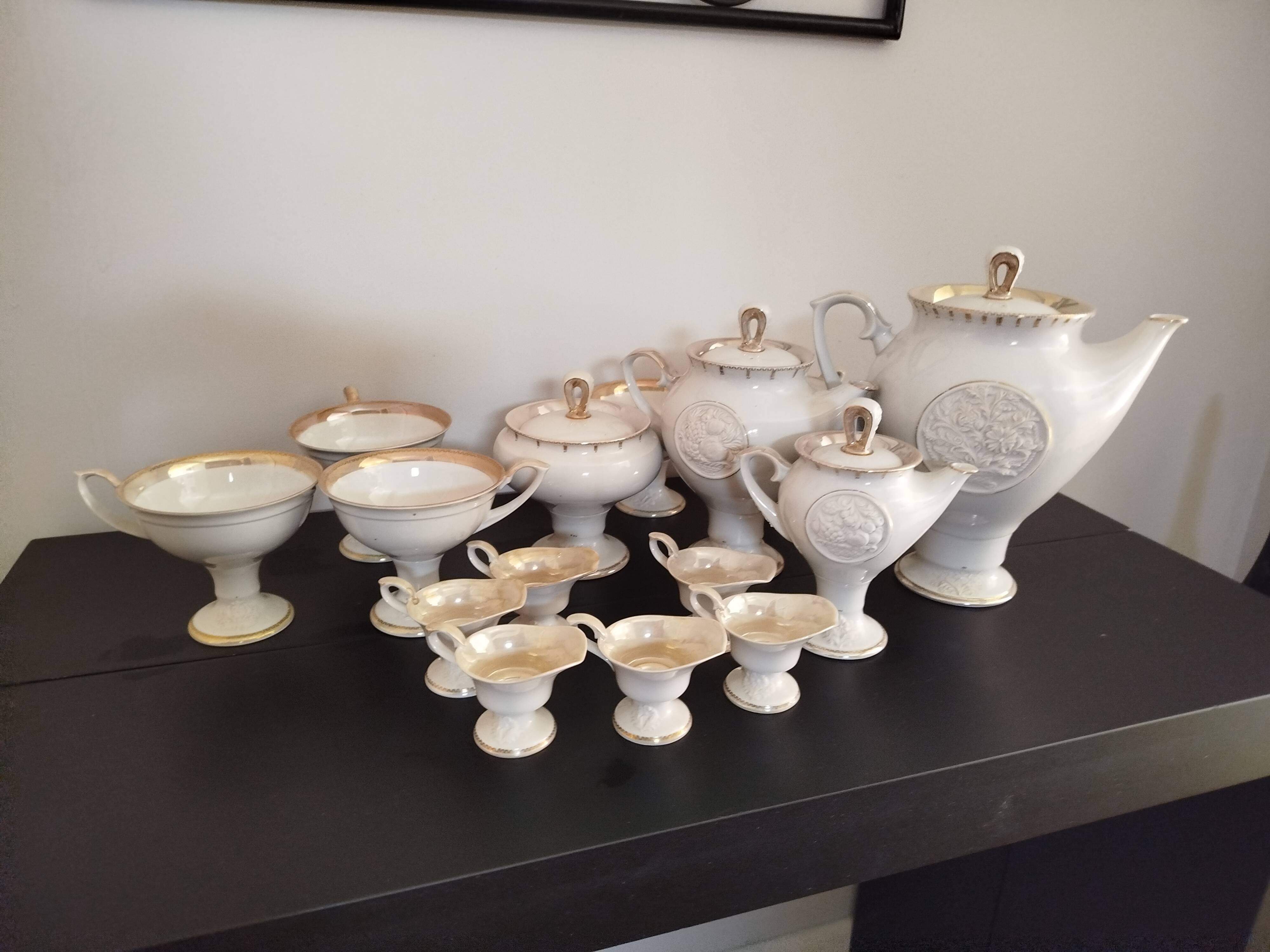 Luxury service of 16 pieces in pearlescent art porcelain - Signed DR PERLA, 1991