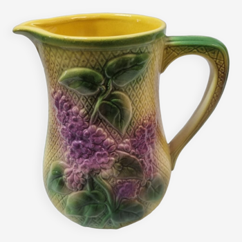 Lilac slurry pitcher