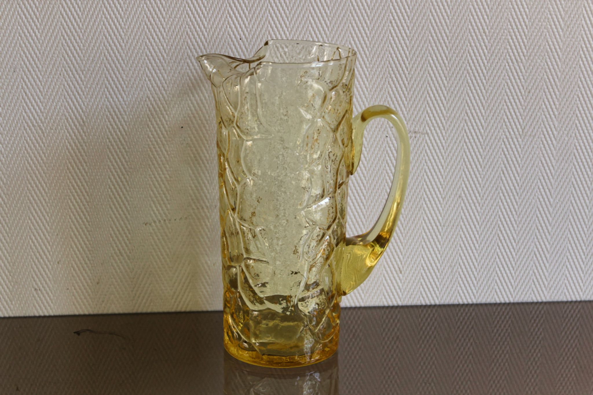 Pichet en verre froissé