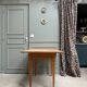 Bureau vintage aux pieds fuseaux, rénové