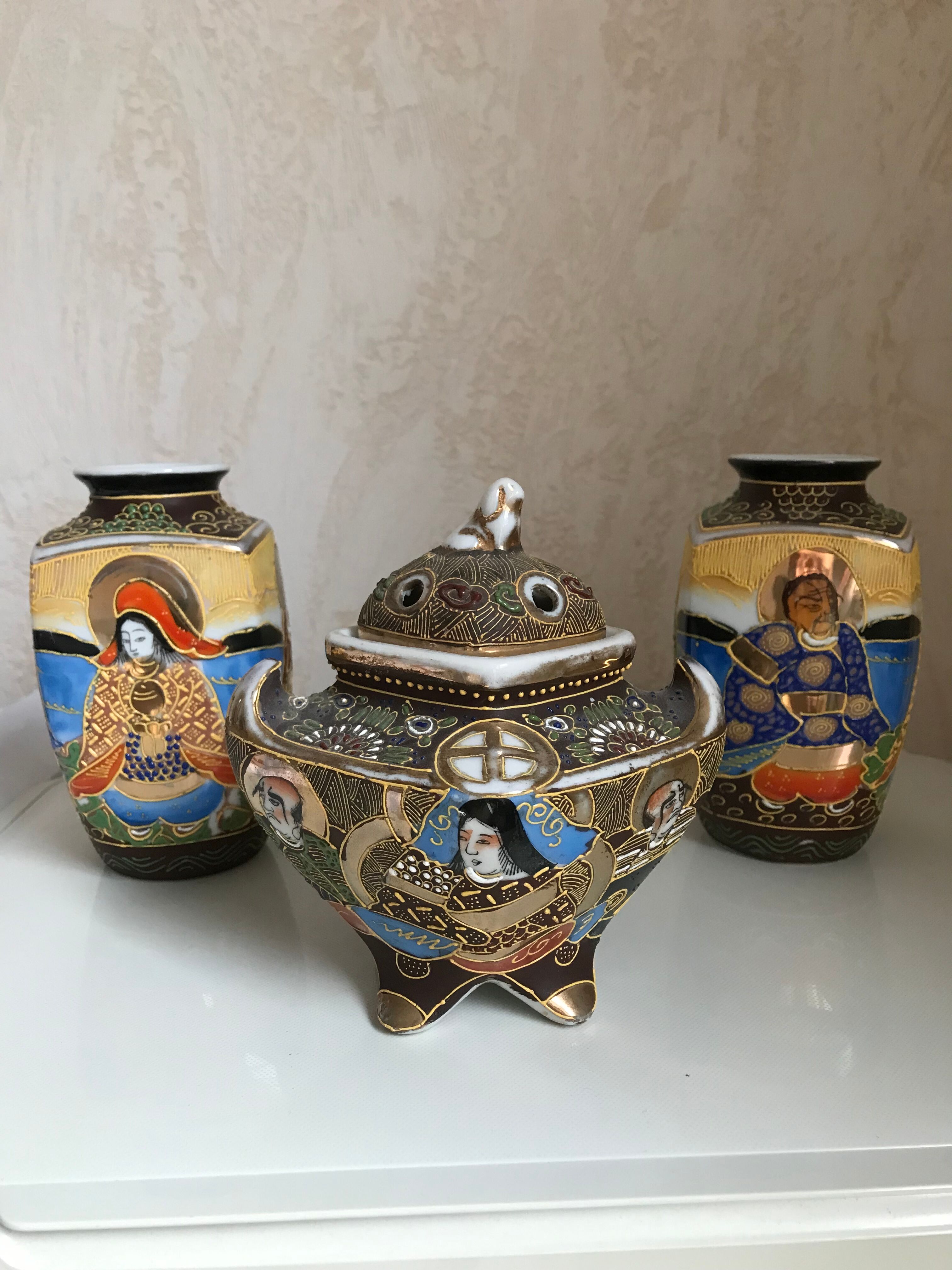 Lot of Japanese vases