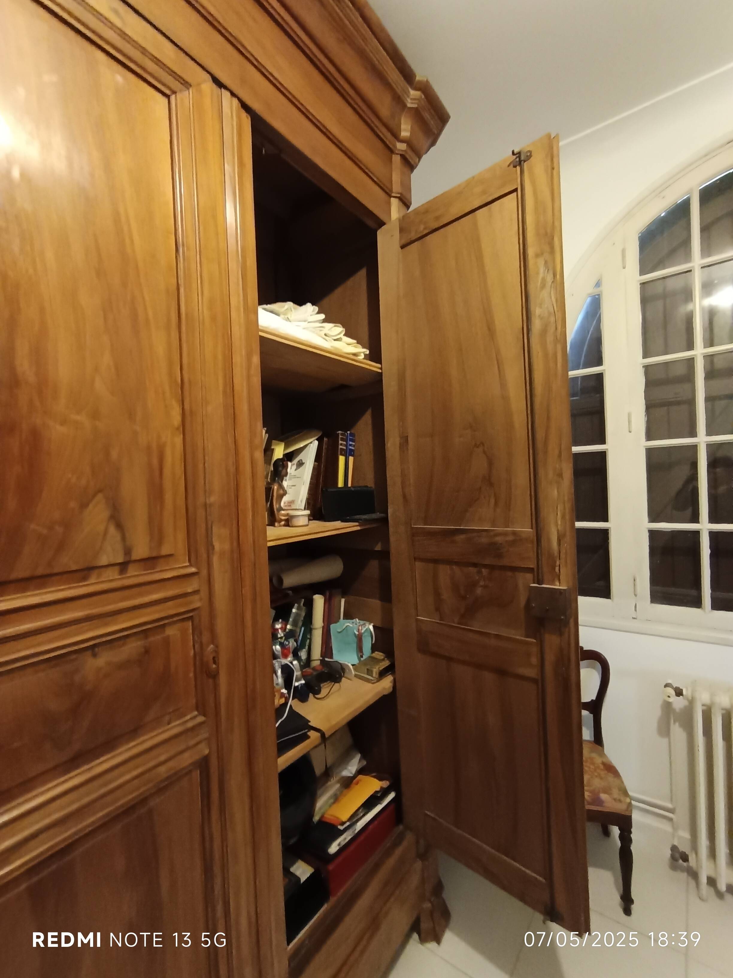 Armoire de chateau en noyer début XIXème