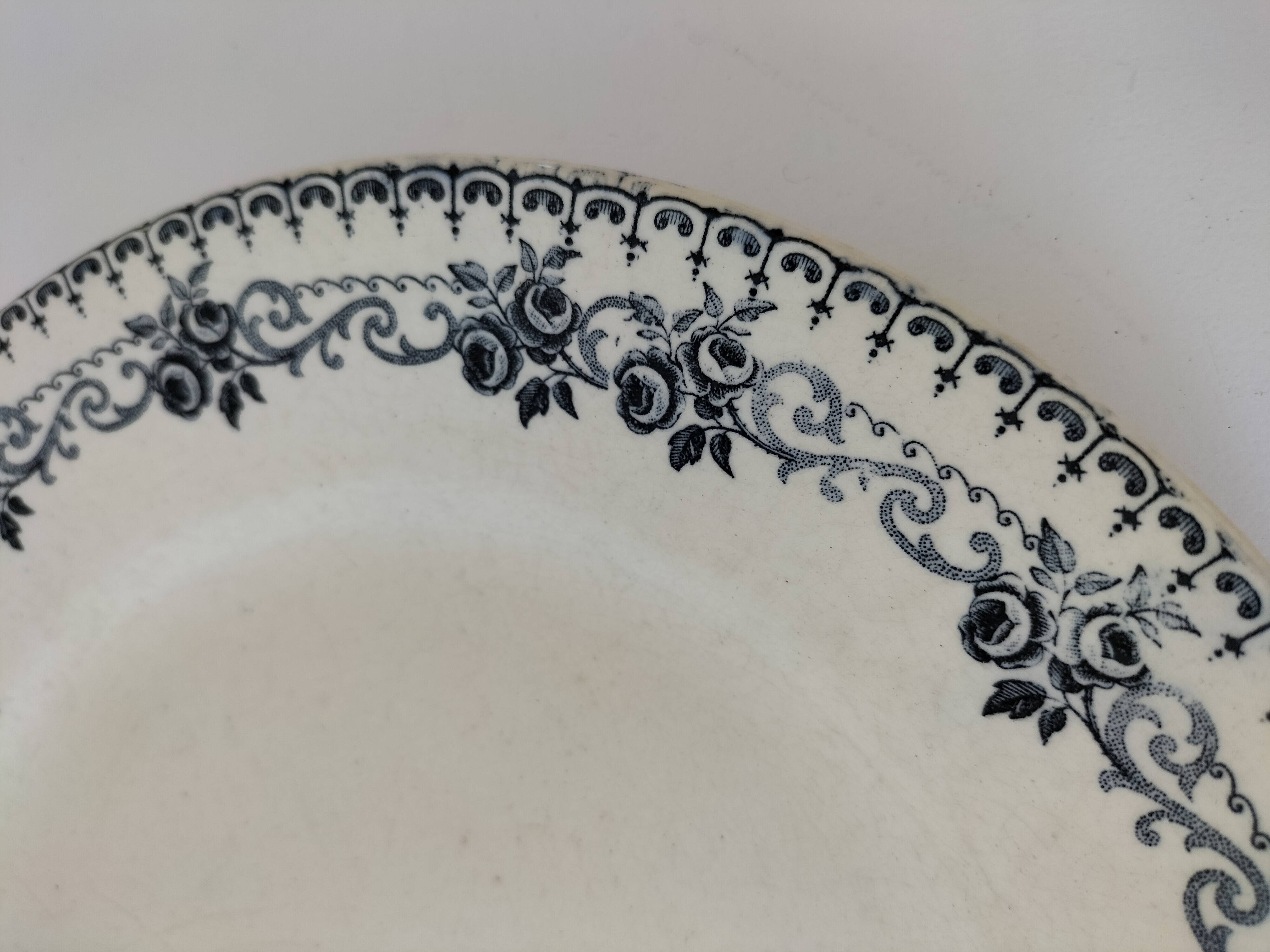 Plate from the H. Boulenger & Cie Choisy-le-Roi Parmentier model