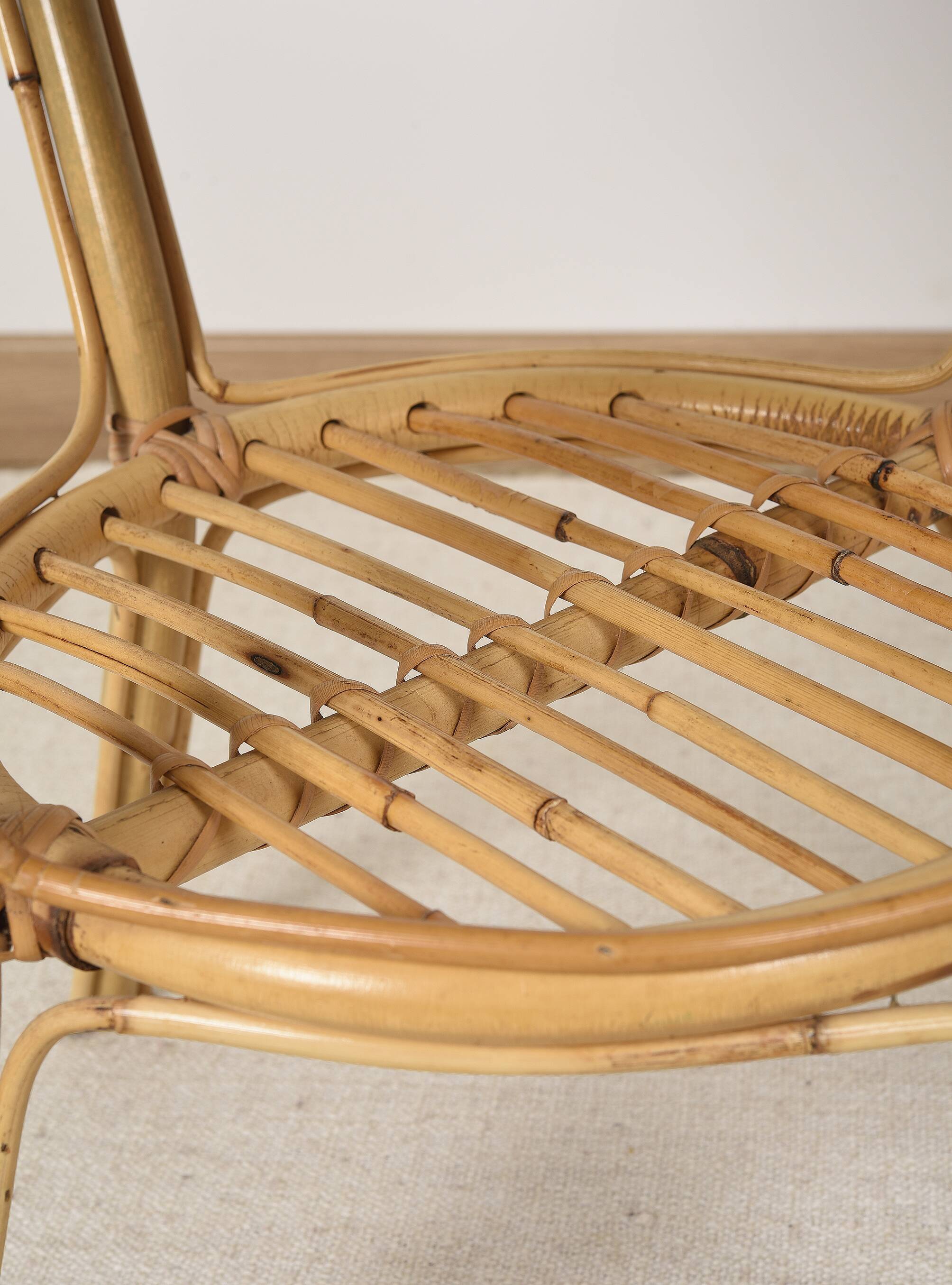 Old round rattan table, vintage from the 70s - 80s. Small table, or side table.